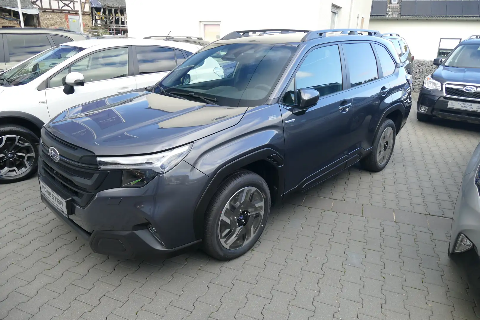 Subaru Forester 2.0ie ACTIVE*4X4*360° KAMERA*-€*LED* Grau - 1