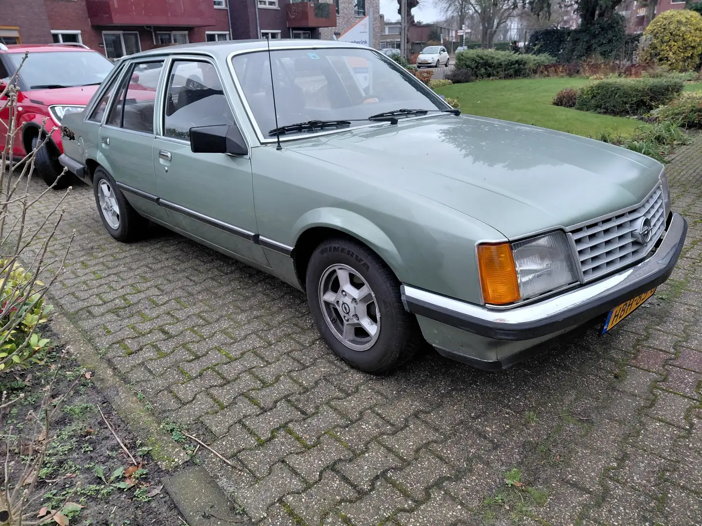Opel Senator 2.5e Grün - 1
