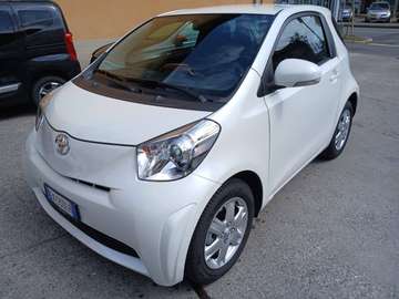 iQ 1.0 LOUNGE *** KM 71000!!!**4 POSTI AUTOMATICA