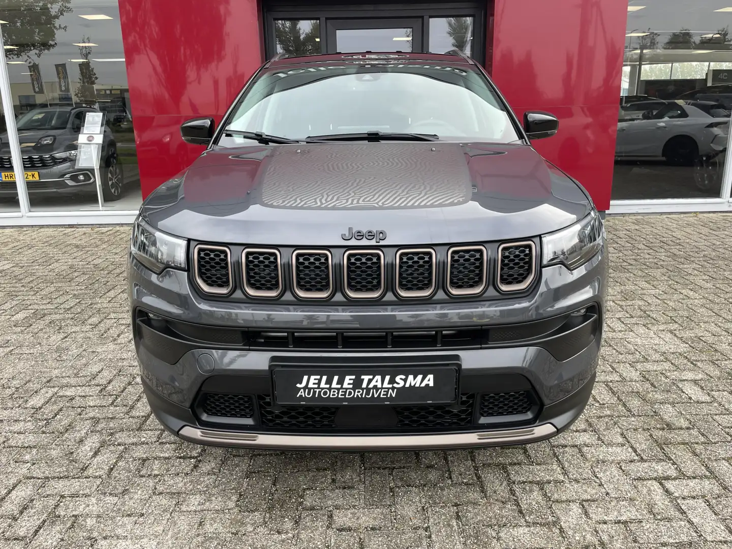 Jeep Compass 4xe 240 Plug-in Hybrid Electric Upland | Winterpac Grijs - 2
