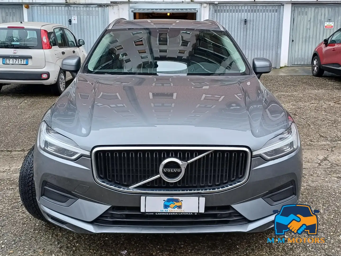 Volvo XC60 2.0 d4 Business awd geartronic my18 Grau - 2