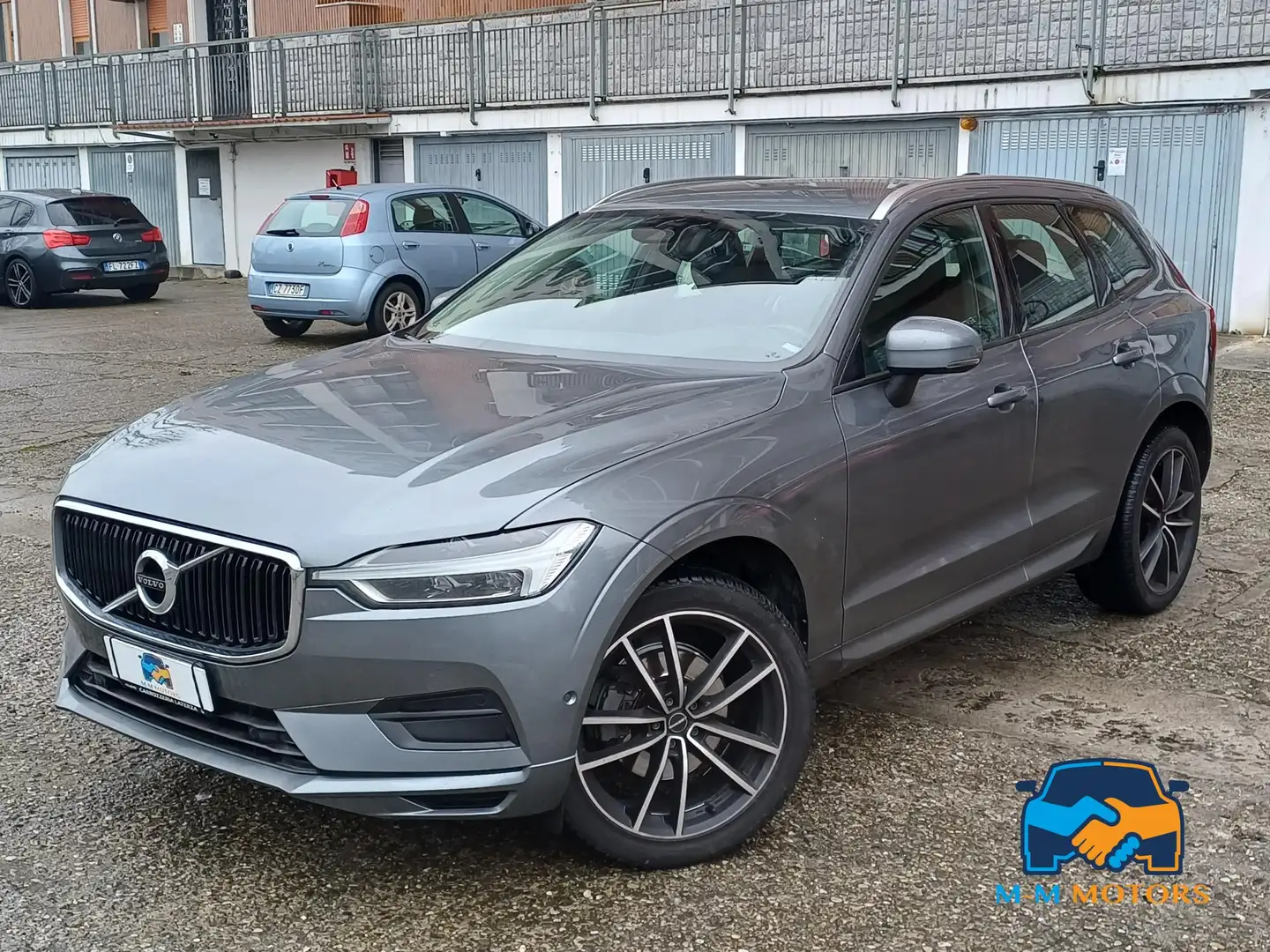 Volvo XC60 2.0 d4 Business awd geartronic my18 Grau - 1