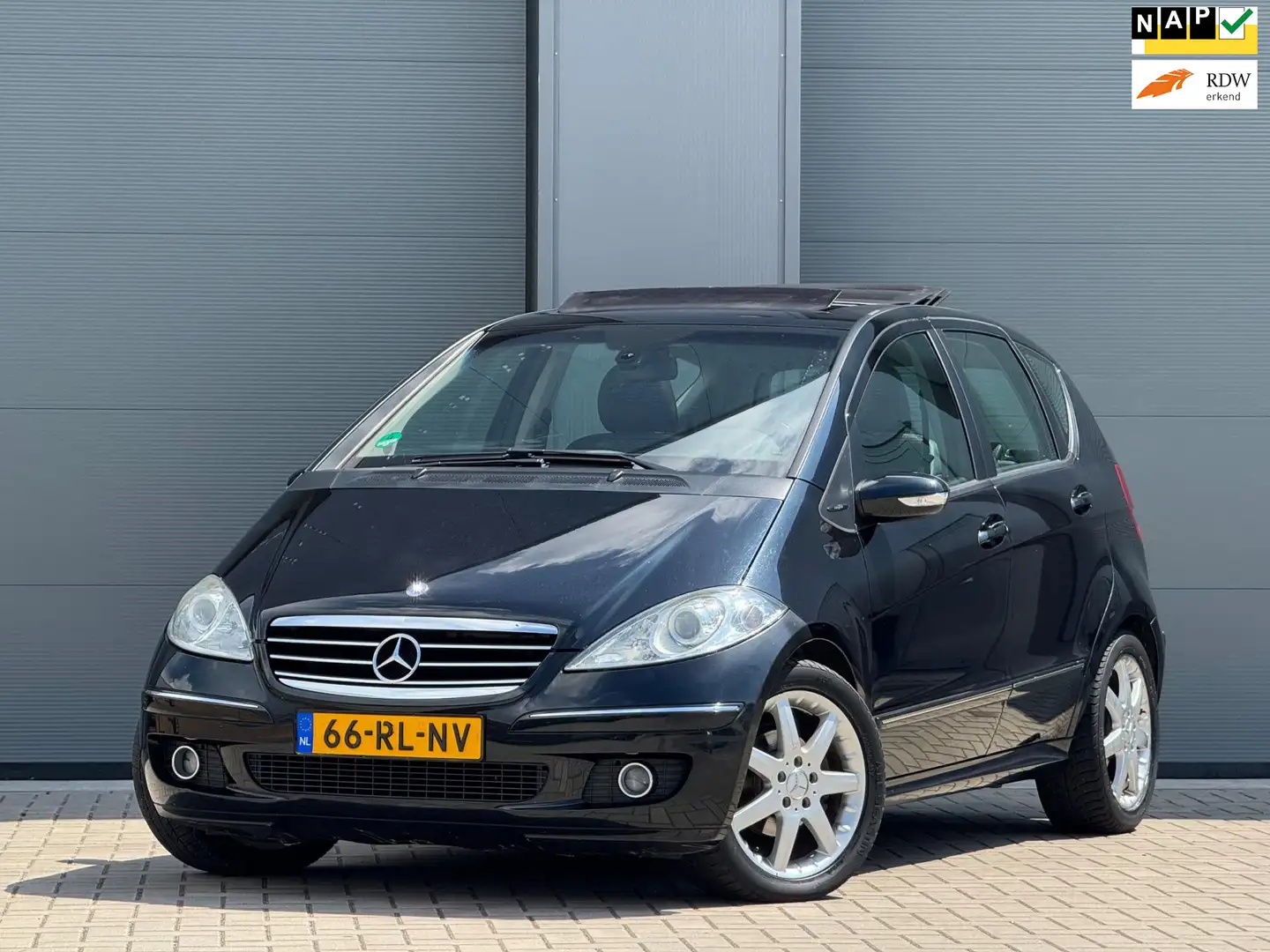 Mercedes-Benz A 170 Avantgarde | Panoramadak | Airco | Elektrische ram Zwart - 1