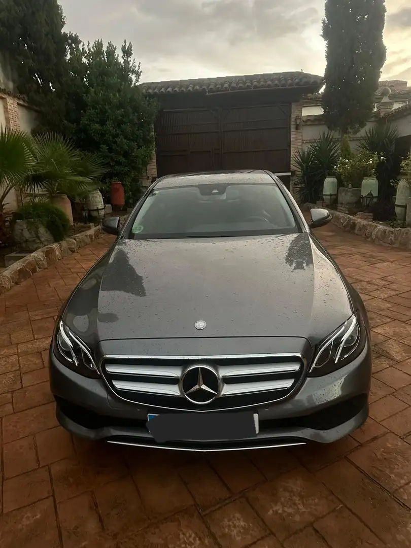 Mercedes-Benz E 220 E 220d 4Matic 9G-Tronic 194 Gris - 2