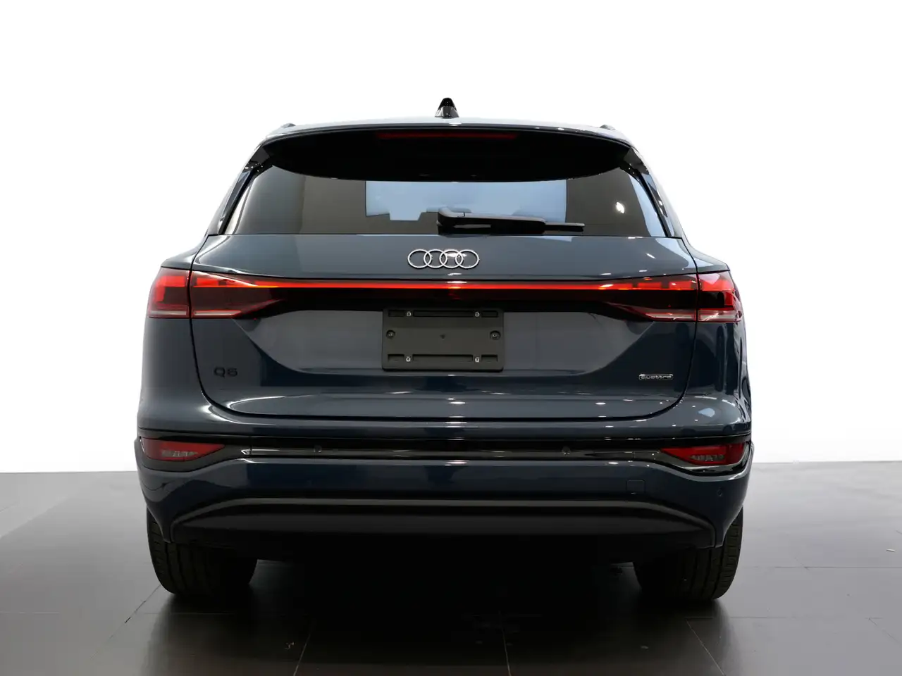 Audi Q6 e-tron снимка Audi Q6 e-tron