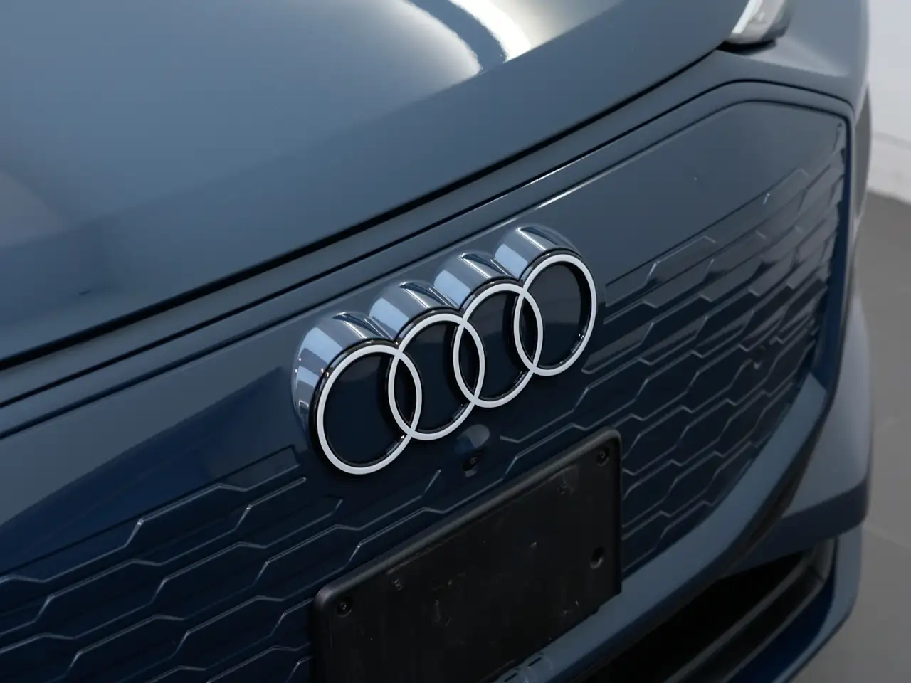 Audi Q6 e-tron снимка Audi Q6 e-tron