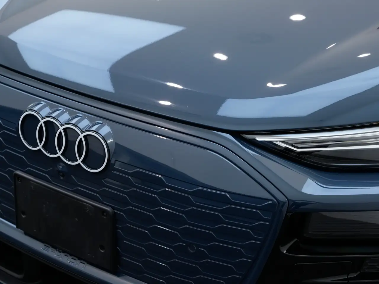 Audi Q6 e-tron снимка Audi Q6 e-tron