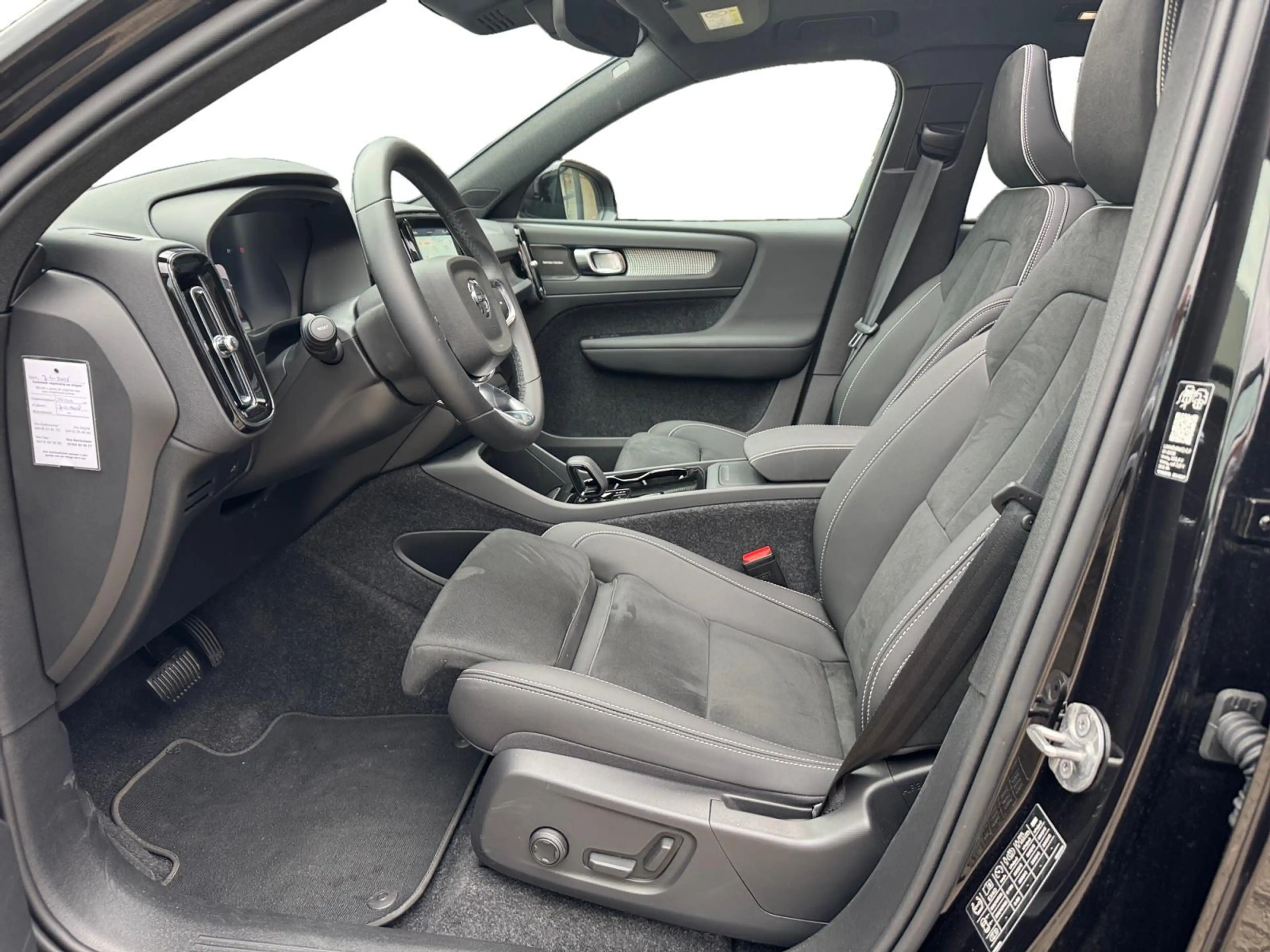 Volvo EX40 Single Motor Extended Range Ultra Europa 82 kWh — photo 4