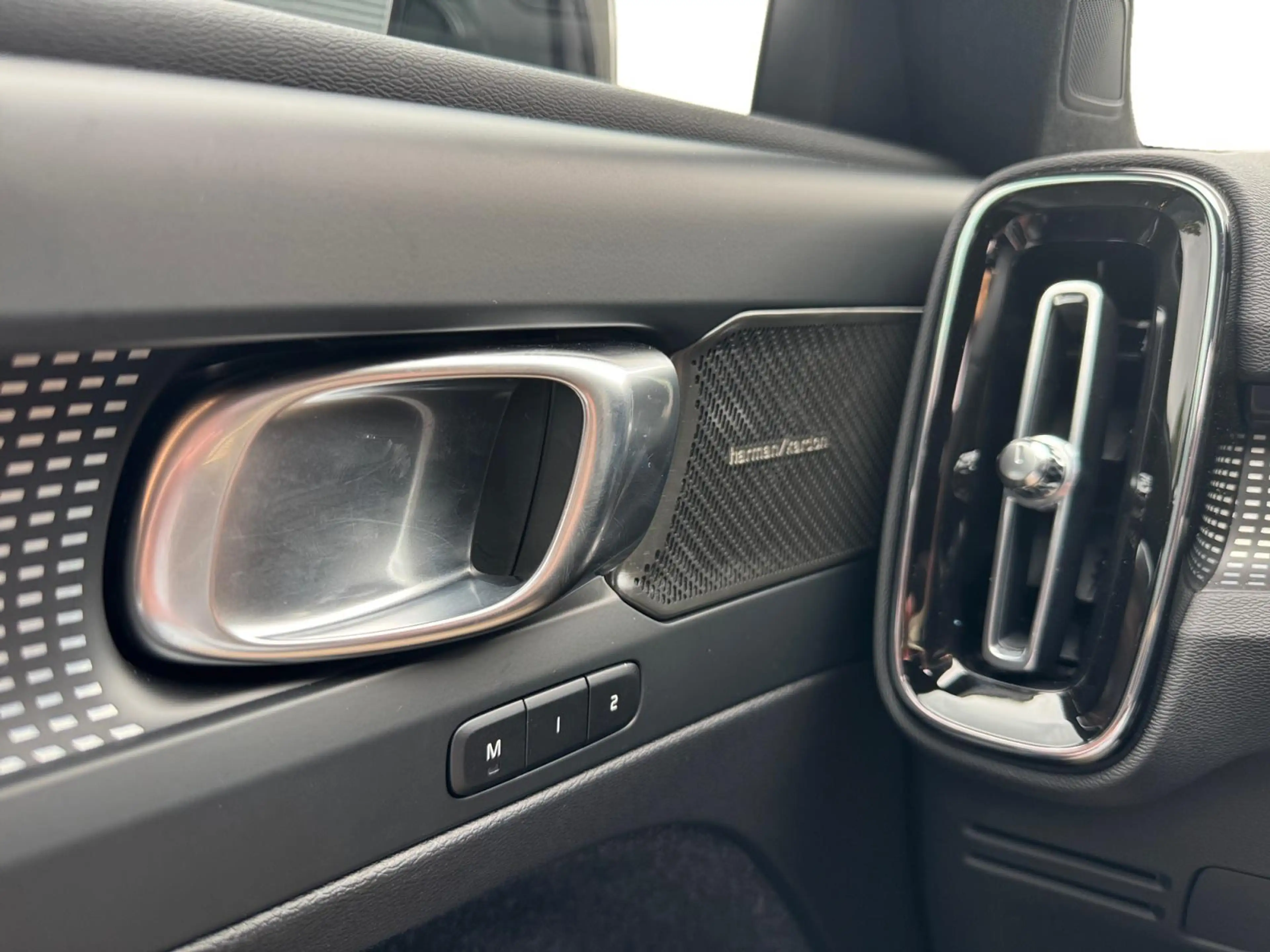 Volvo EX40 Single Motor Extended Range Ultra Europa 82 kWh — photo 10