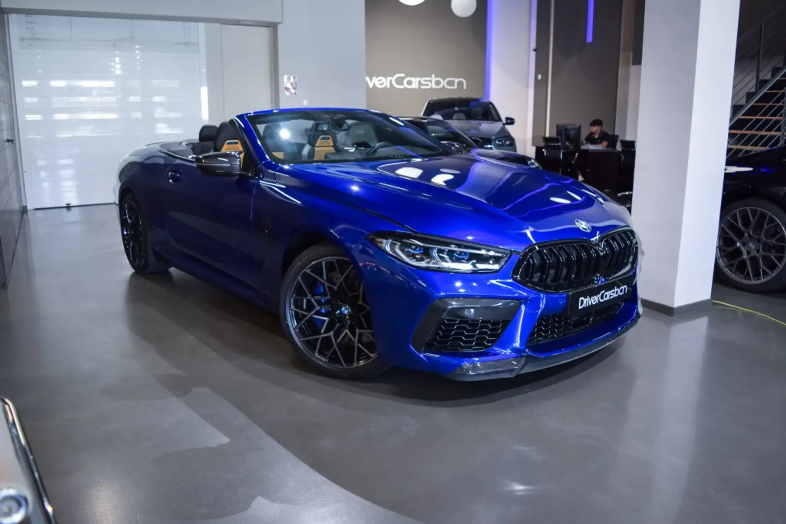 BMW M8 Cabrio Competition Blauw - 2