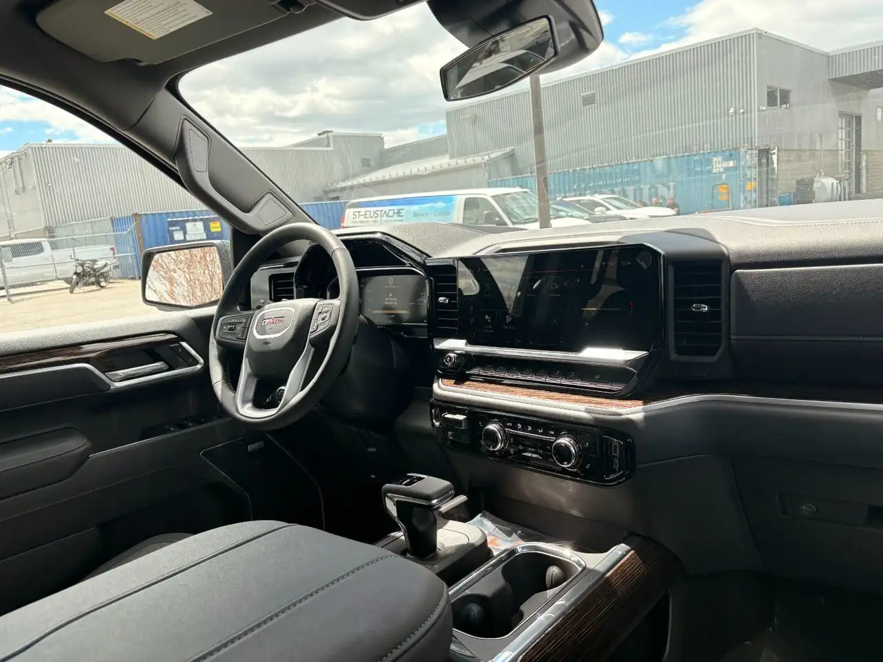 GMC Sierra 1500 снимка GMC Sierra 1500