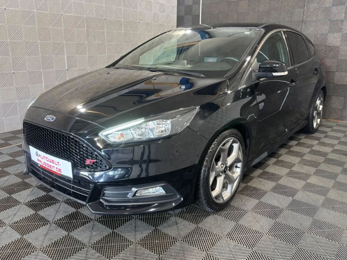Ford Focus Lim. 2.0*ST*RECARO-R.KAM-TEMPO-SHZ-SP.FW Schwarz - 2