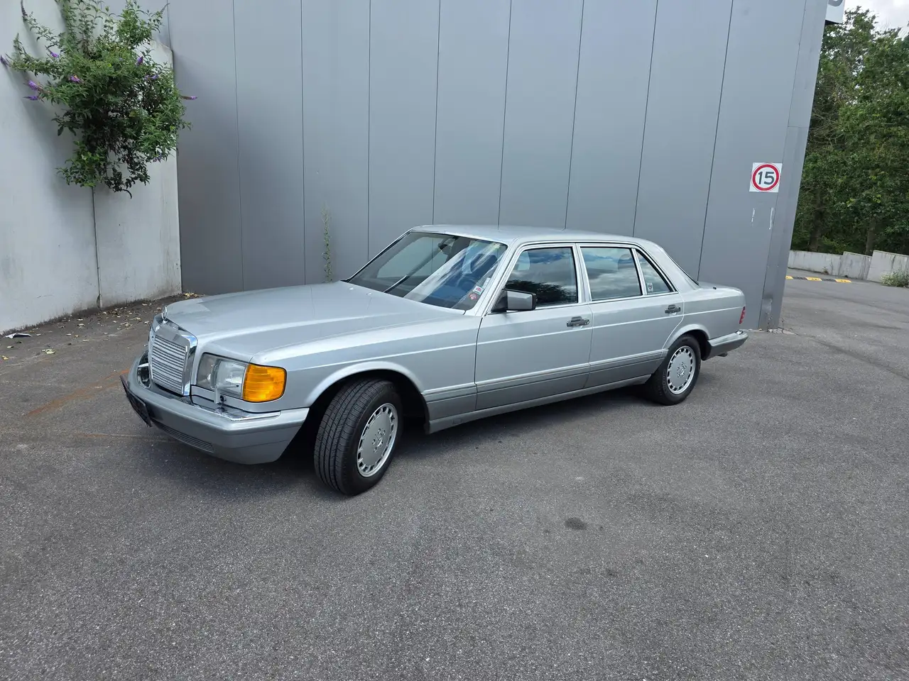 Mercedes-Benz 560 SEL, foto 2
