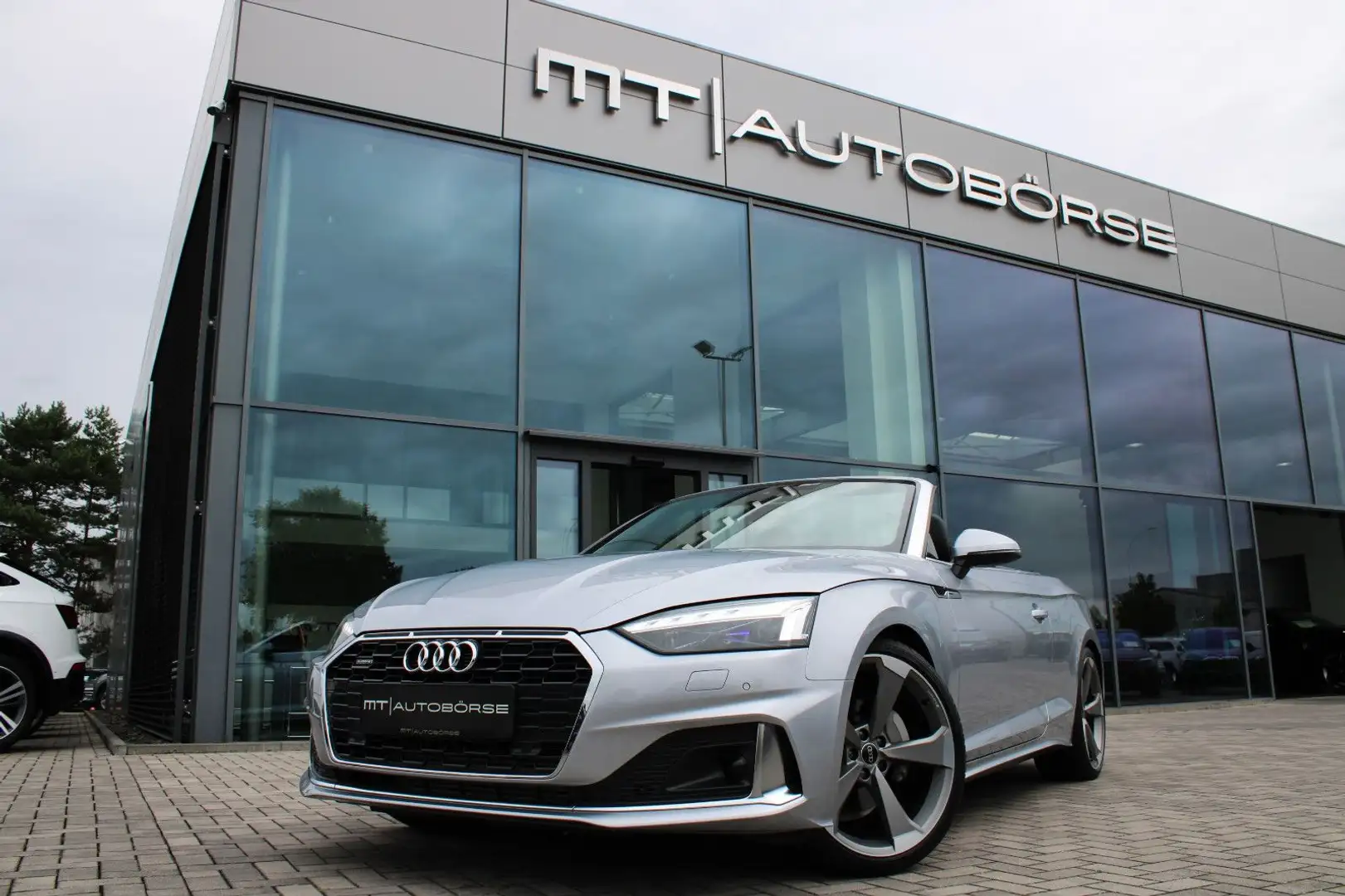 Audi A5 CABRIO 40 TFSI QUATTRO S LINE/B&O/MATRIX/20" Silber - 1