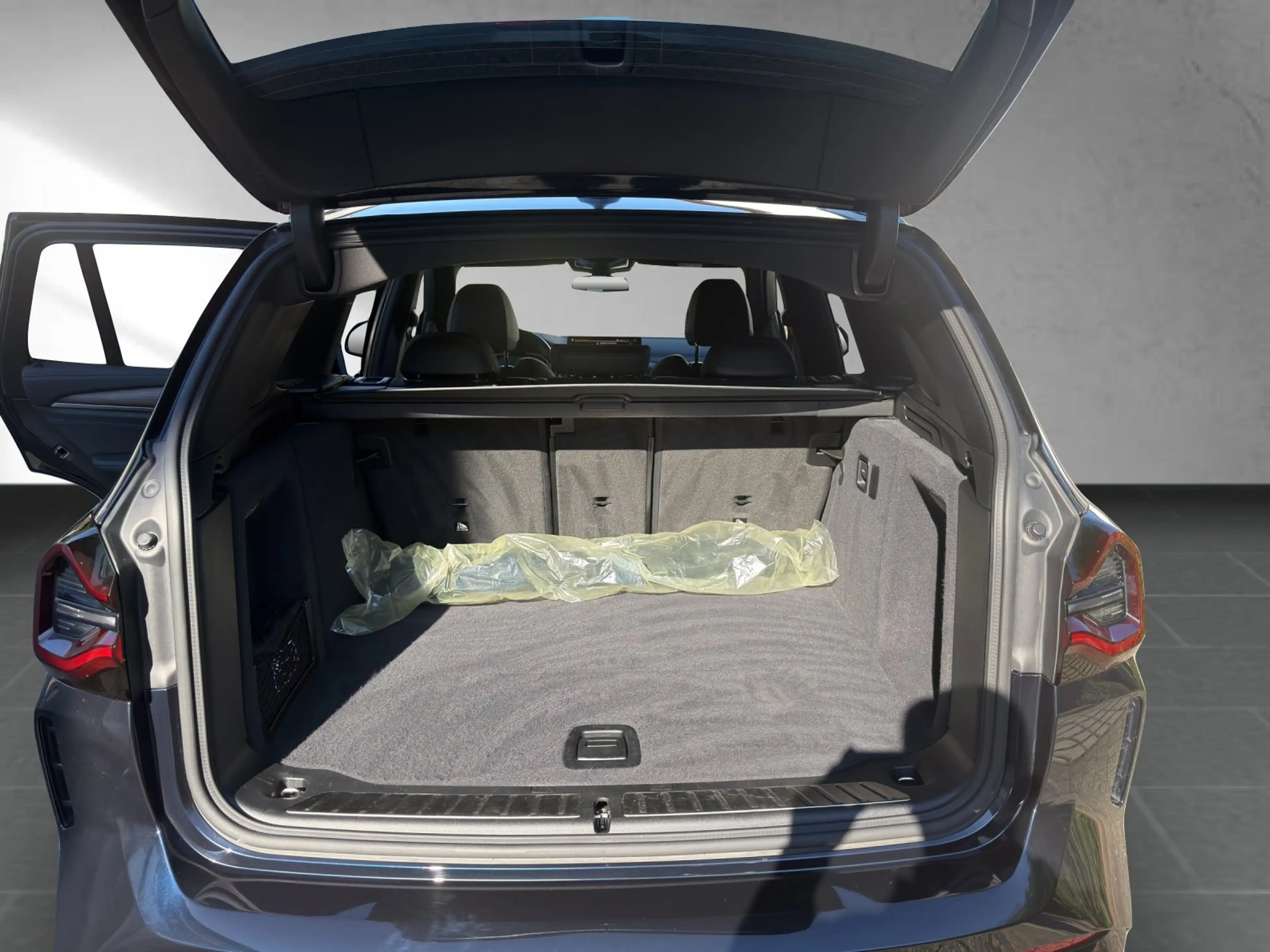 BMW iX3 Impressive AHK 360° Pano Shadow+ — photo 13