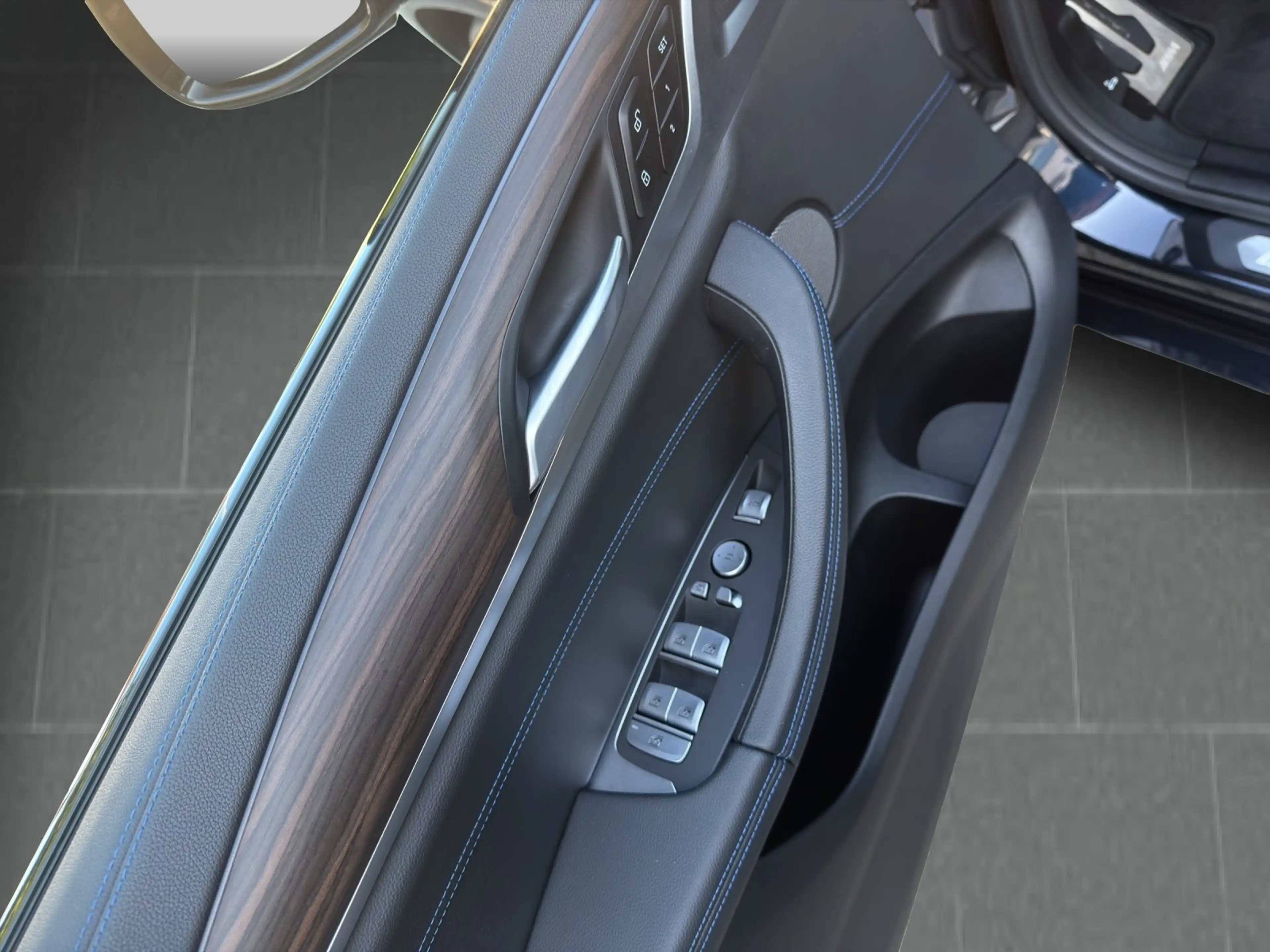 BMW iX3 Impressive AHK 360° Pano Shadow+ — photo 11
