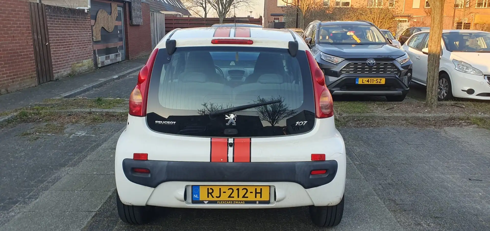 Peugeot 107 70 Petit Filou - 1.0-12V XS/ zeer zuinig - Airco - 2
