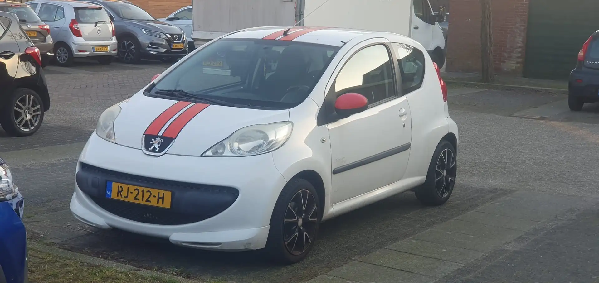 Peugeot 107 70 Petit Filou - 1.0-12V XS/ zeer zuinig - Airco - 1