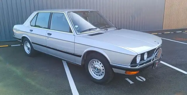 BMW 520 520i e28