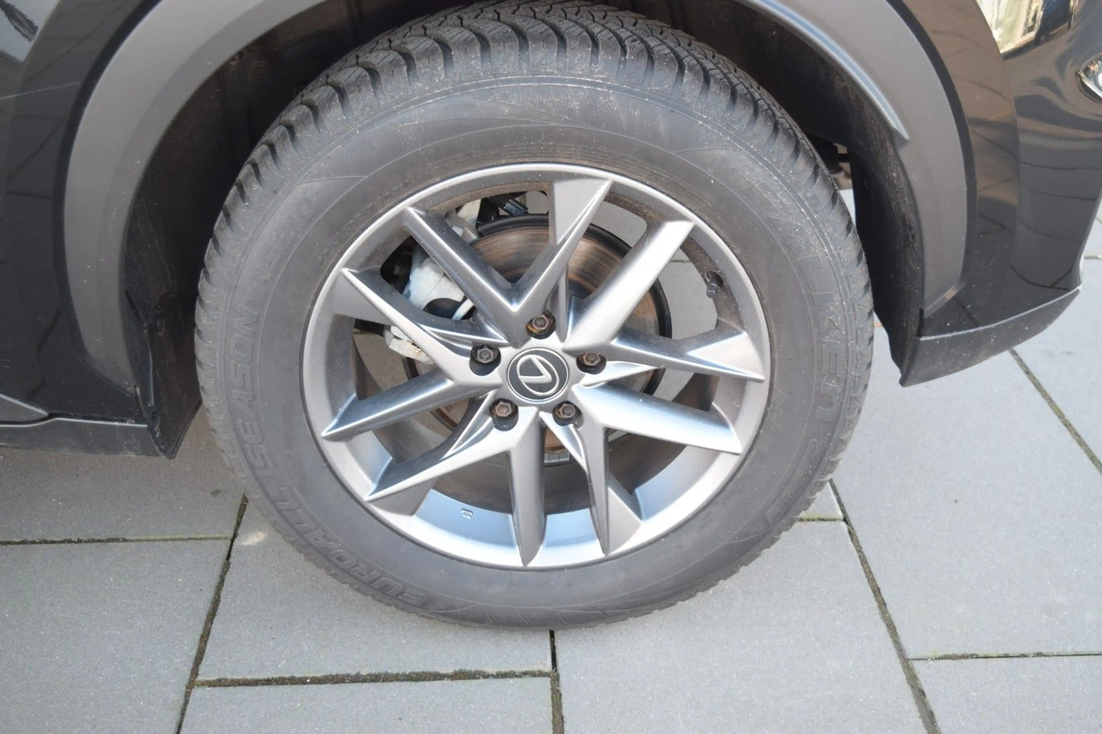 Lexus LBX FWD Basis *Komfort-Paket* — photo 6