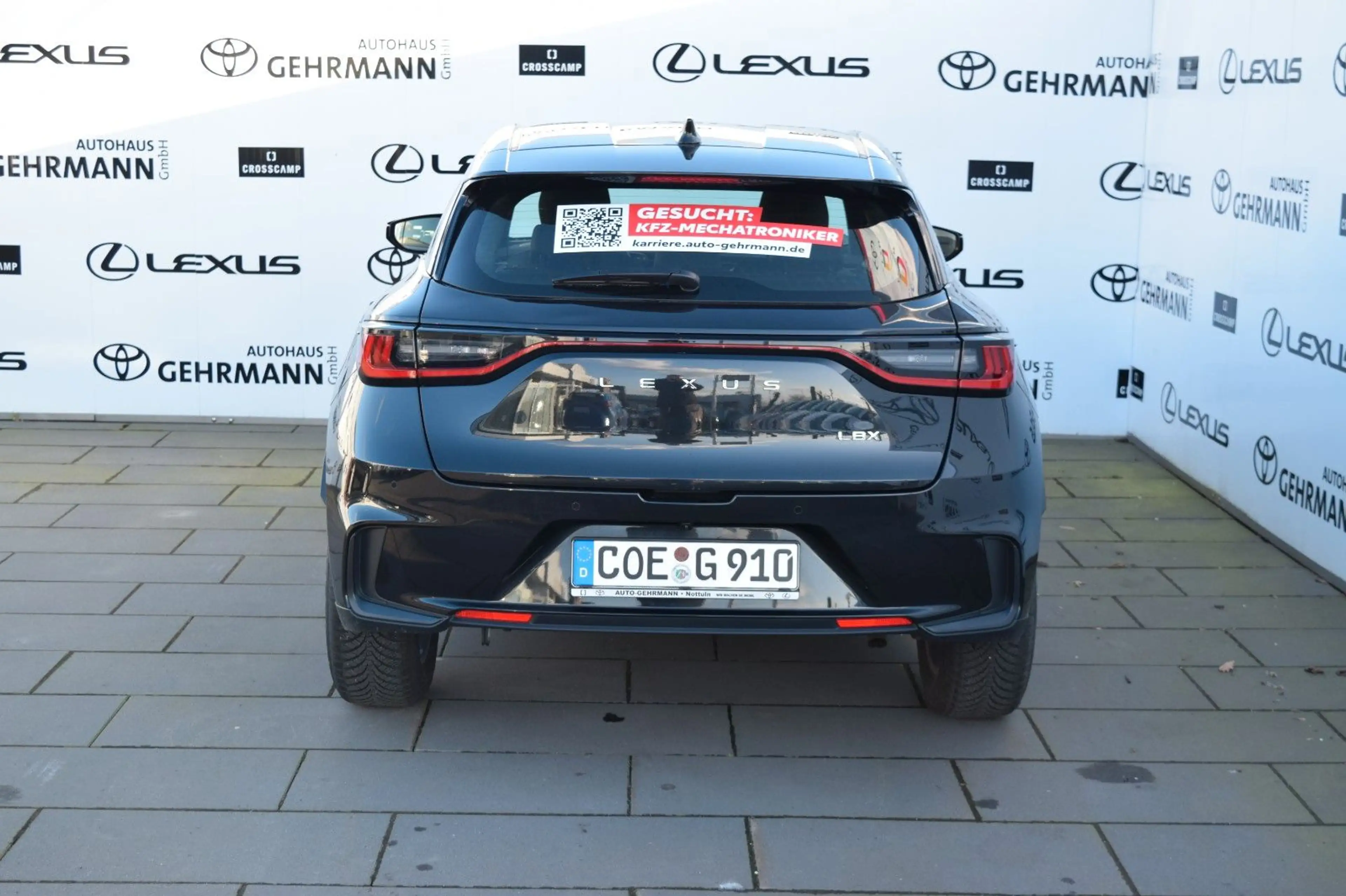 Lexus LBX FWD Basis *Komfort-Paket* — photo 4