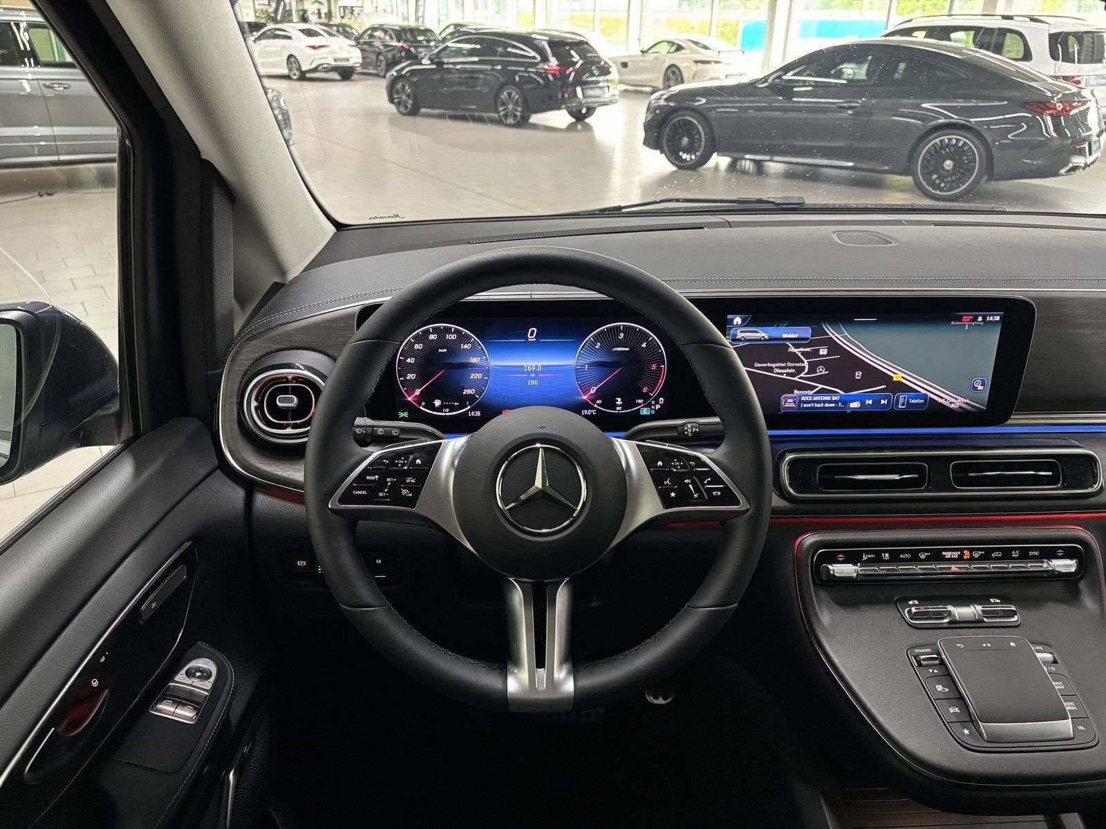 Mercedes-Benz V 220