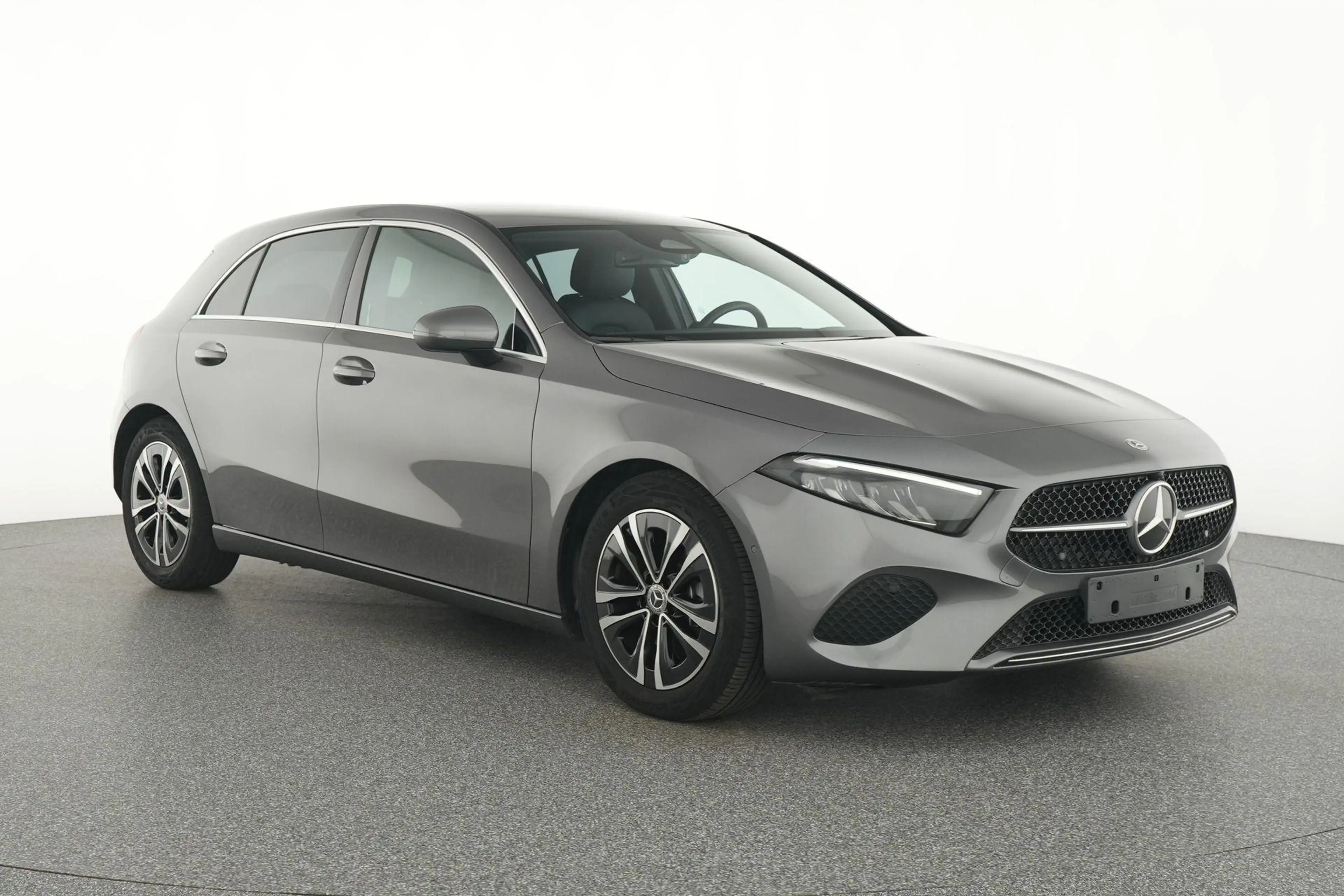 Mercedes-Benz A 180 Luxury Line — photo 2