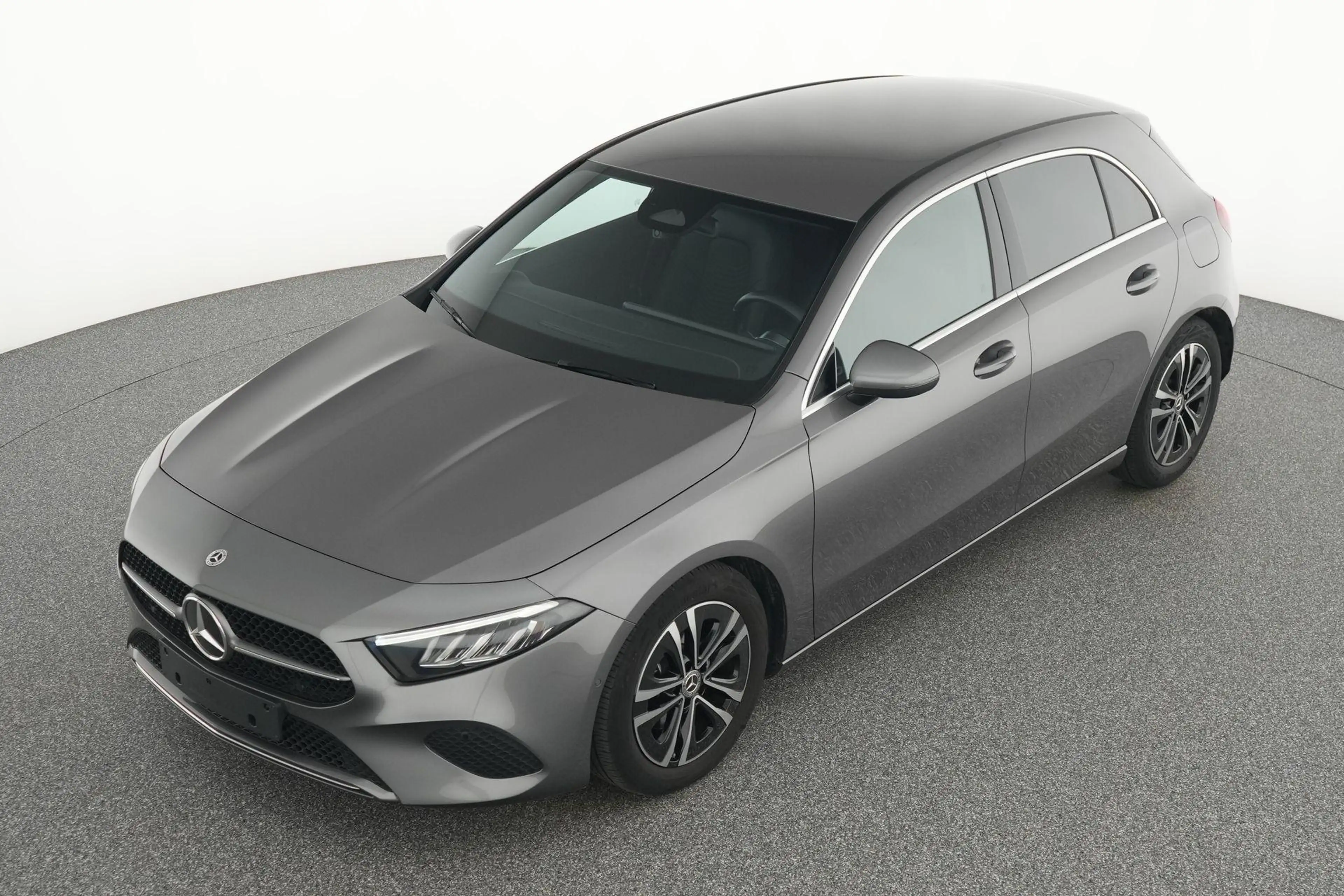 Mercedes-Benz A 180 Luxury Line — photo 11