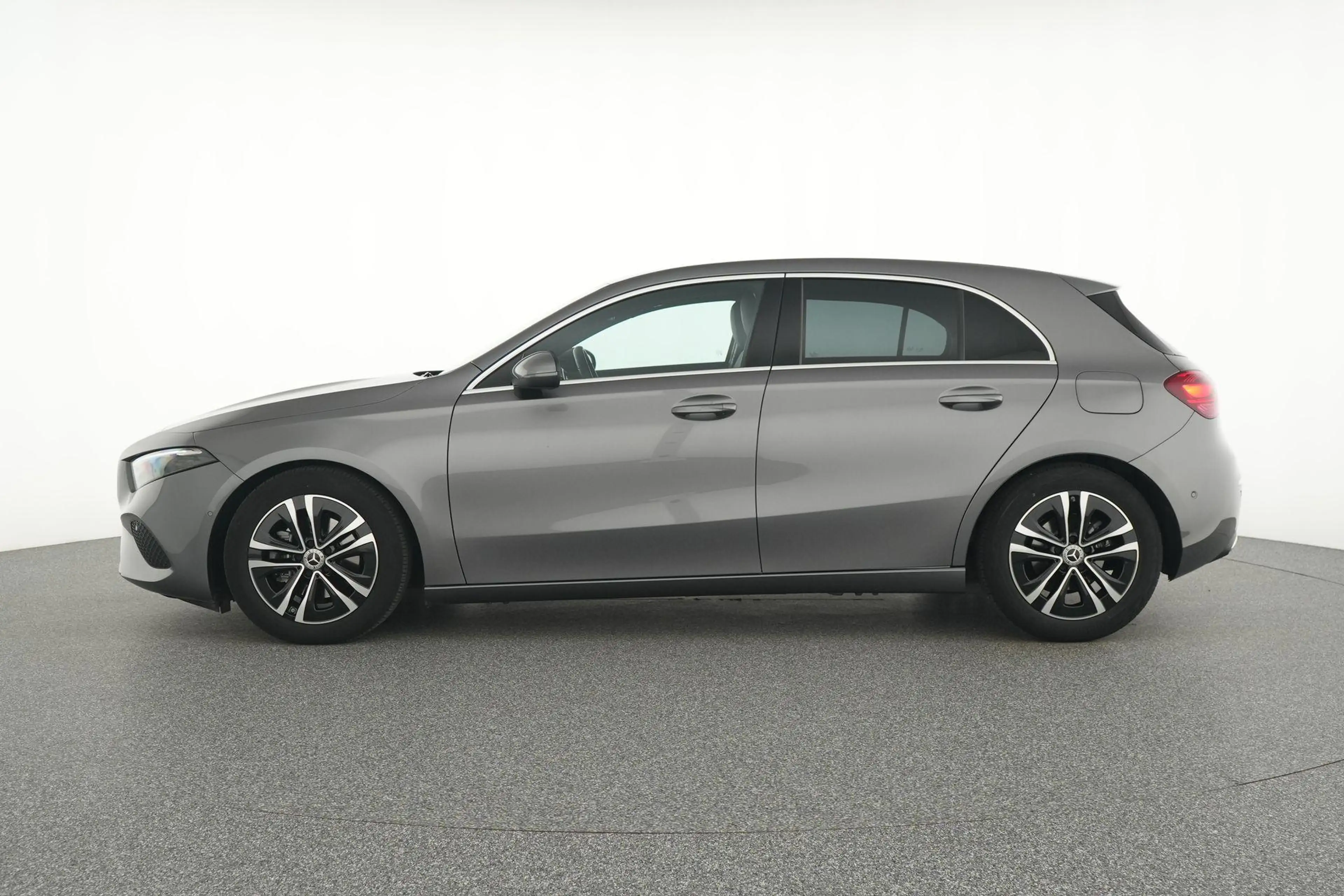 Mercedes-Benz A 180 Luxury Line — photo 8