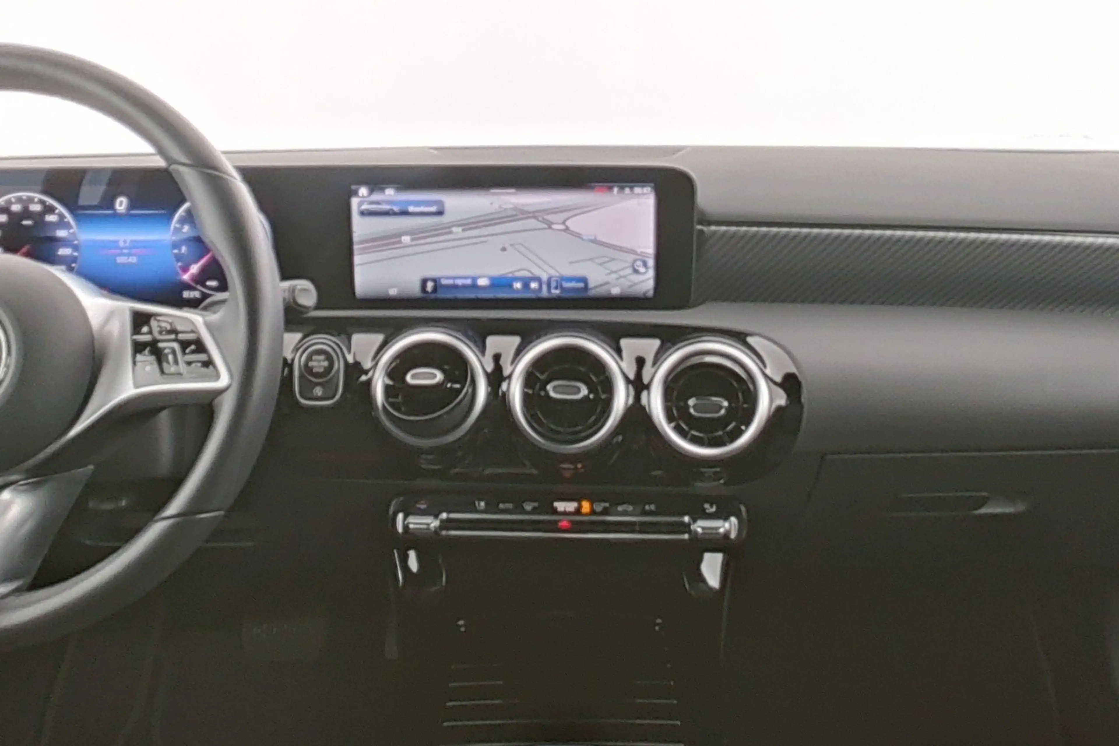Mercedes-Benz A 180 Luxury Line — photo 15