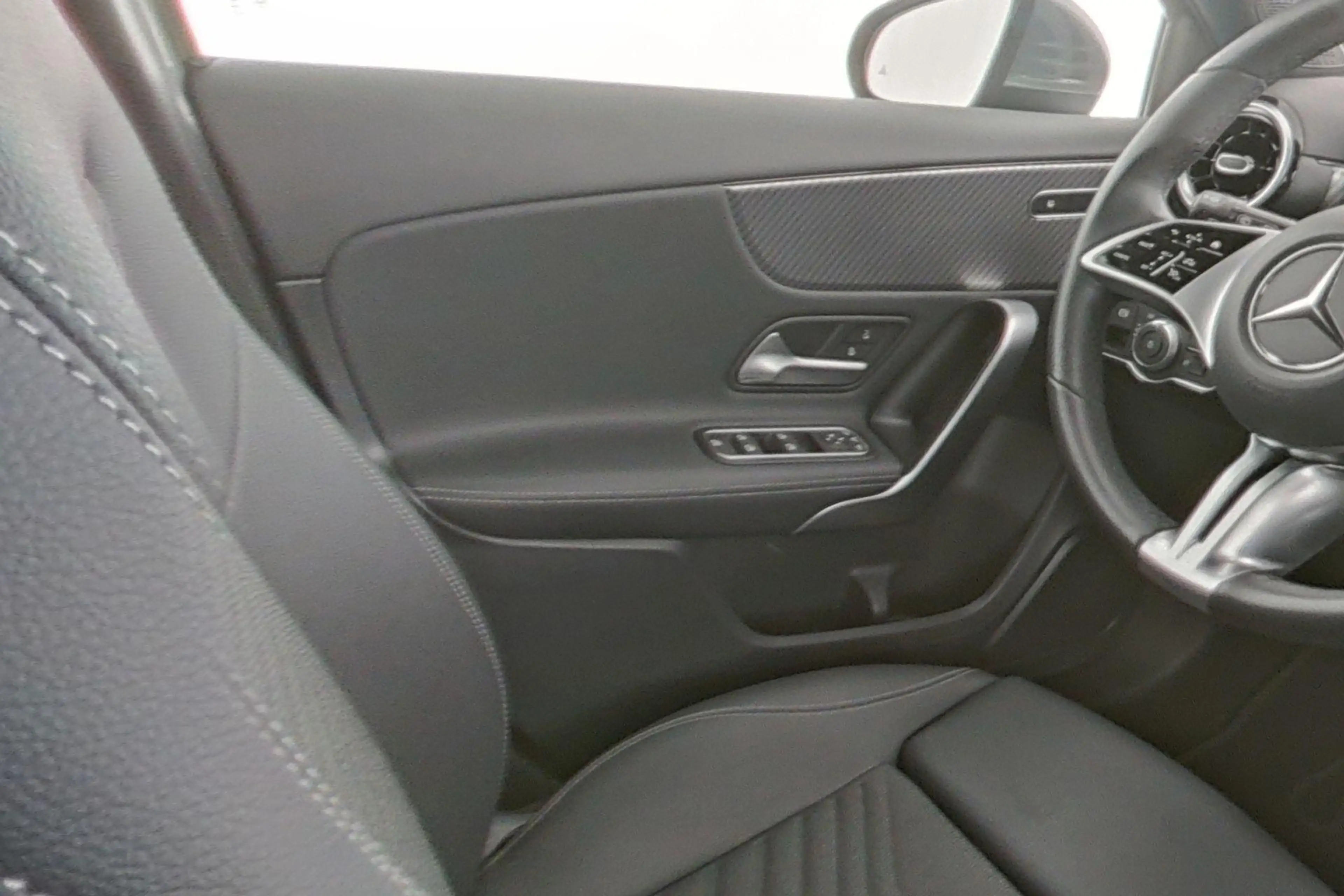 Mercedes-Benz A 180 Luxury Line — photo 16