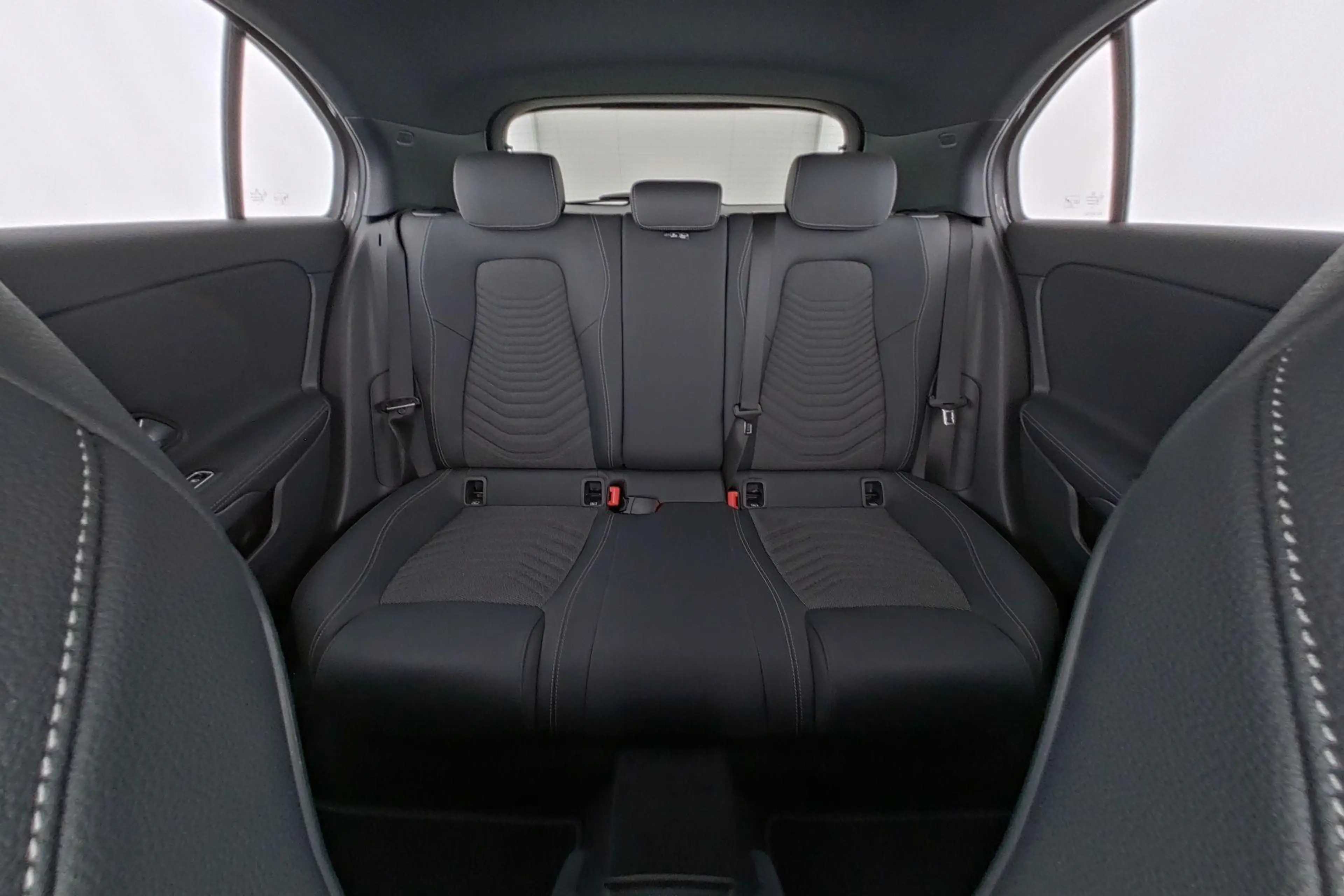 Mercedes-Benz A 180 Luxury Line — photo 17
