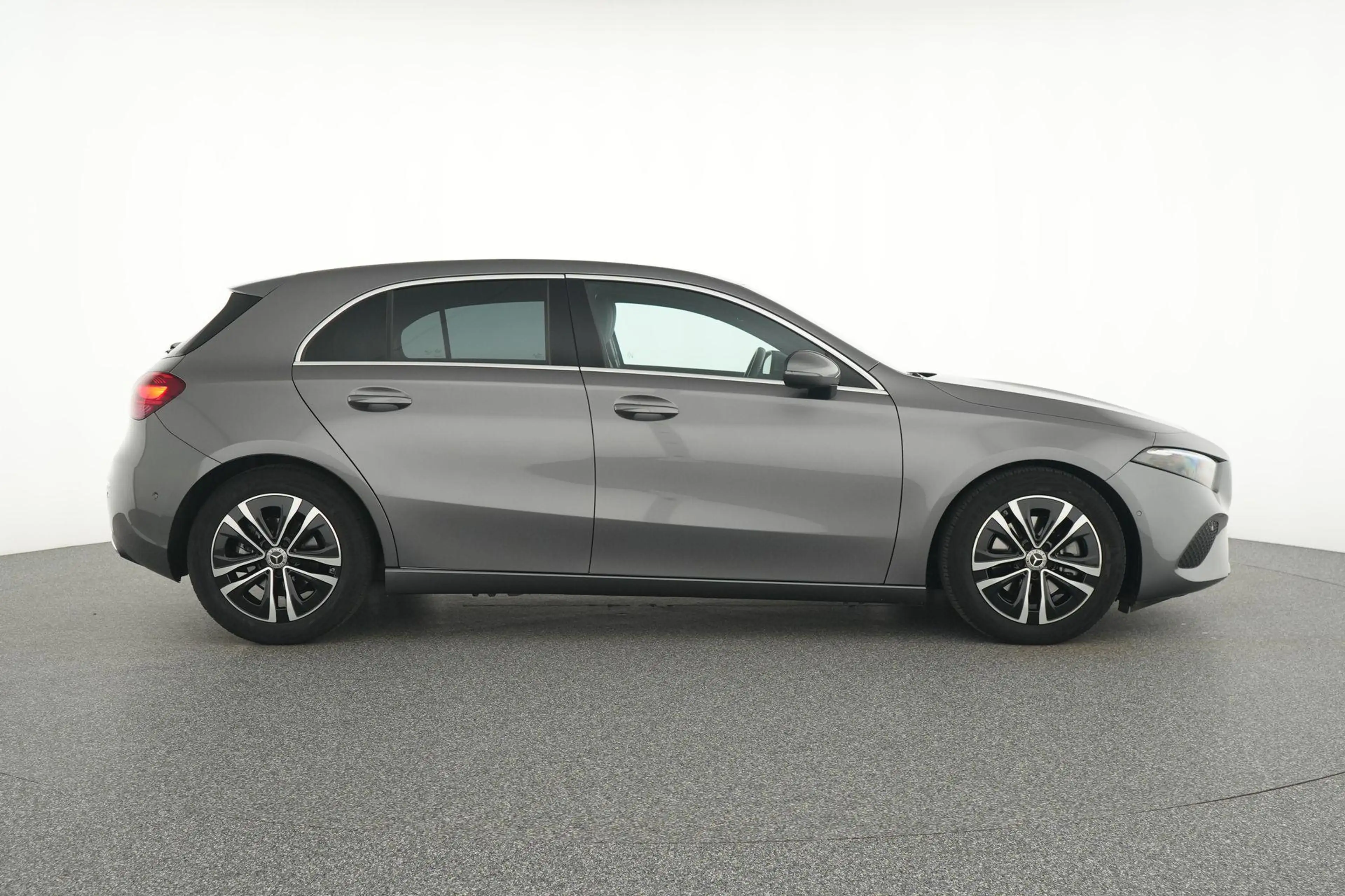 Mercedes-Benz A 180 Luxury Line — photo 9