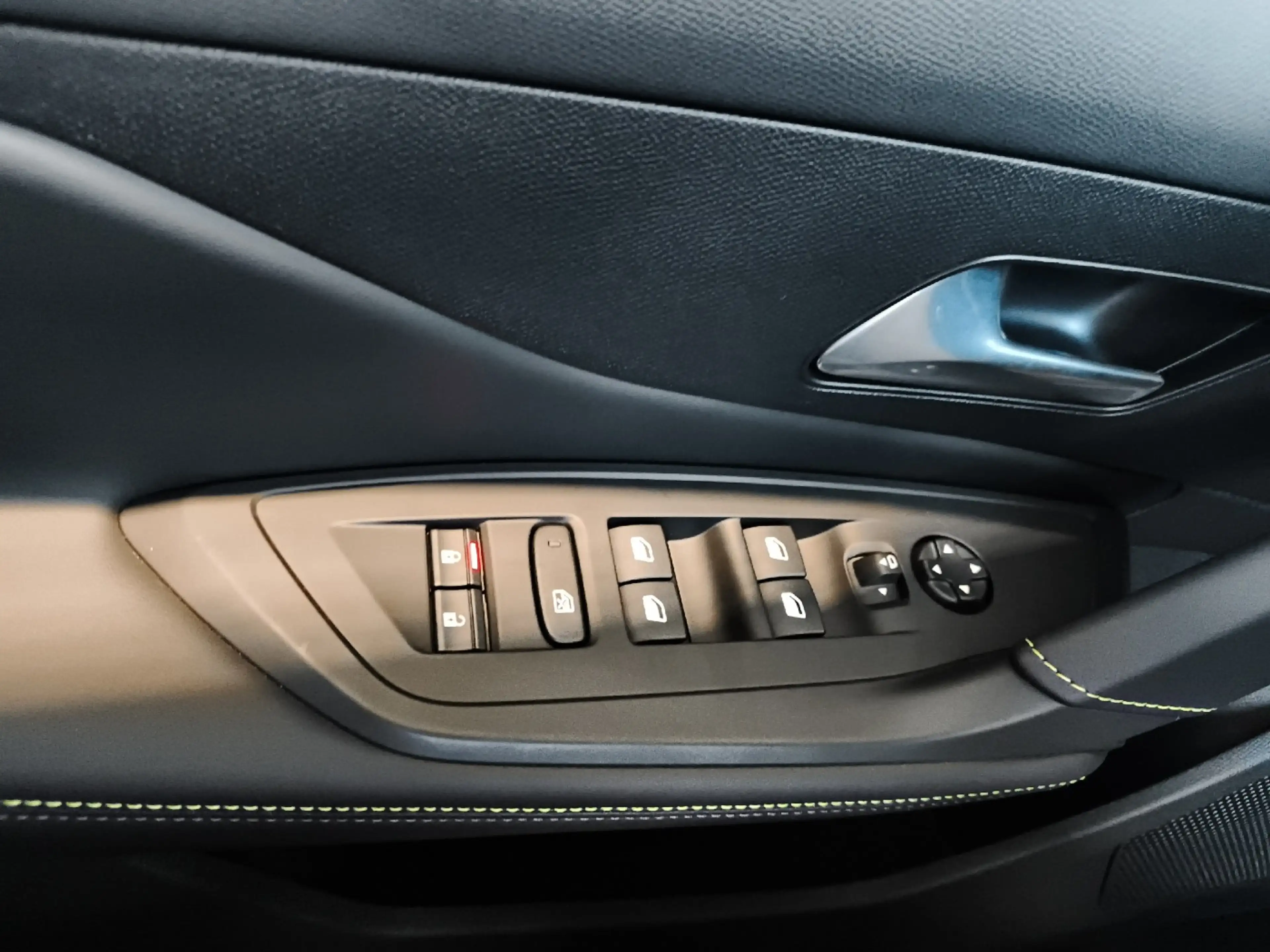 Peugeot 408 Plug-In Hybrid 225 ***AKTIONSPREIS*** — photo 13