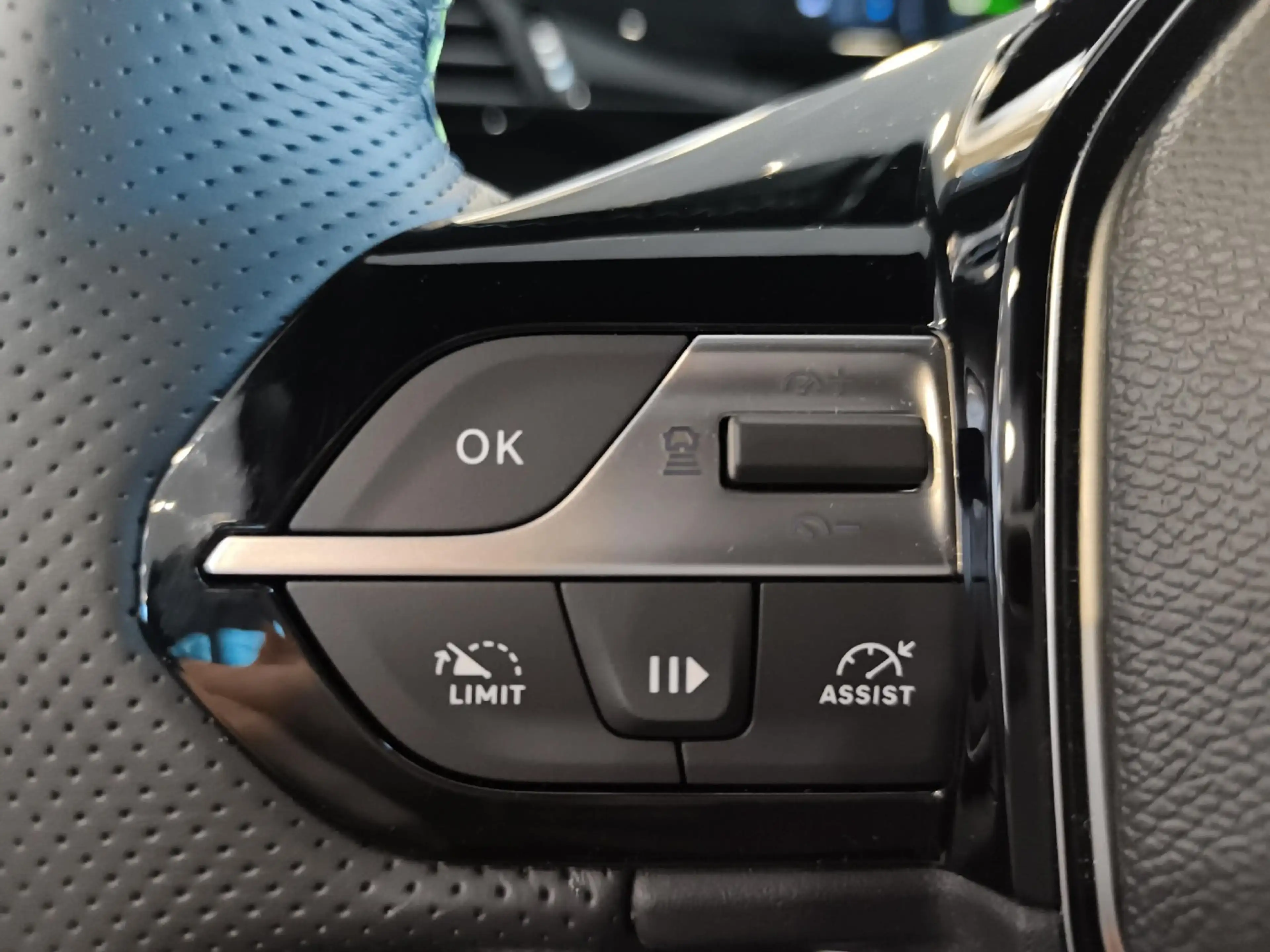 Peugeot 408 Plug-In Hybrid 225 ***AKTIONSPREIS*** — photo 20
