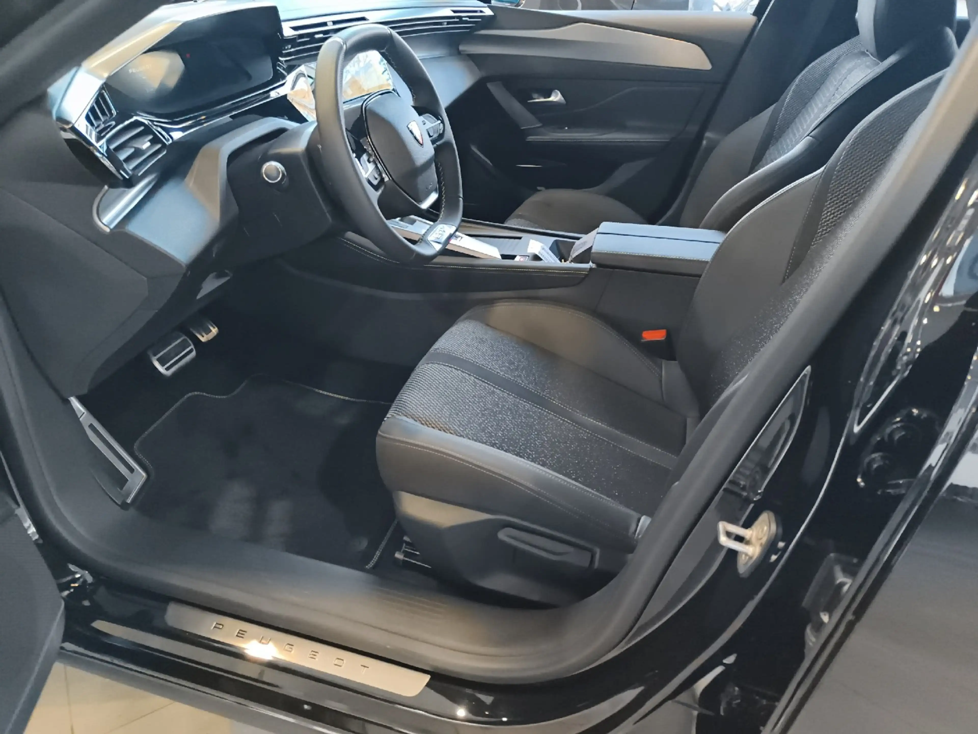 Peugeot 408 Plug-In Hybrid 225 ***AKTIONSPREIS*** — photo 6