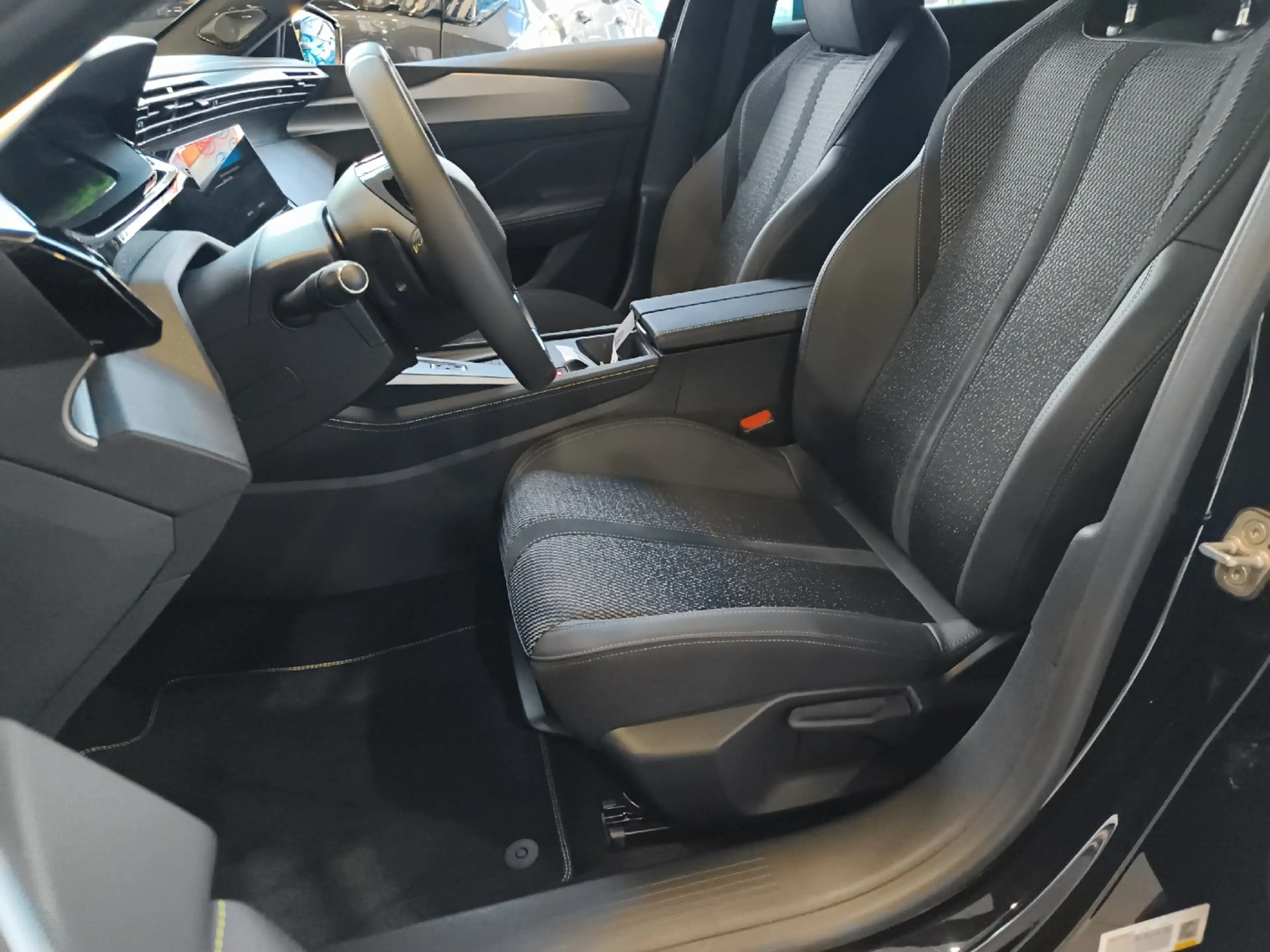 Peugeot 408 Plug-In Hybrid 225 ***AKTIONSPREIS*** — photo 7