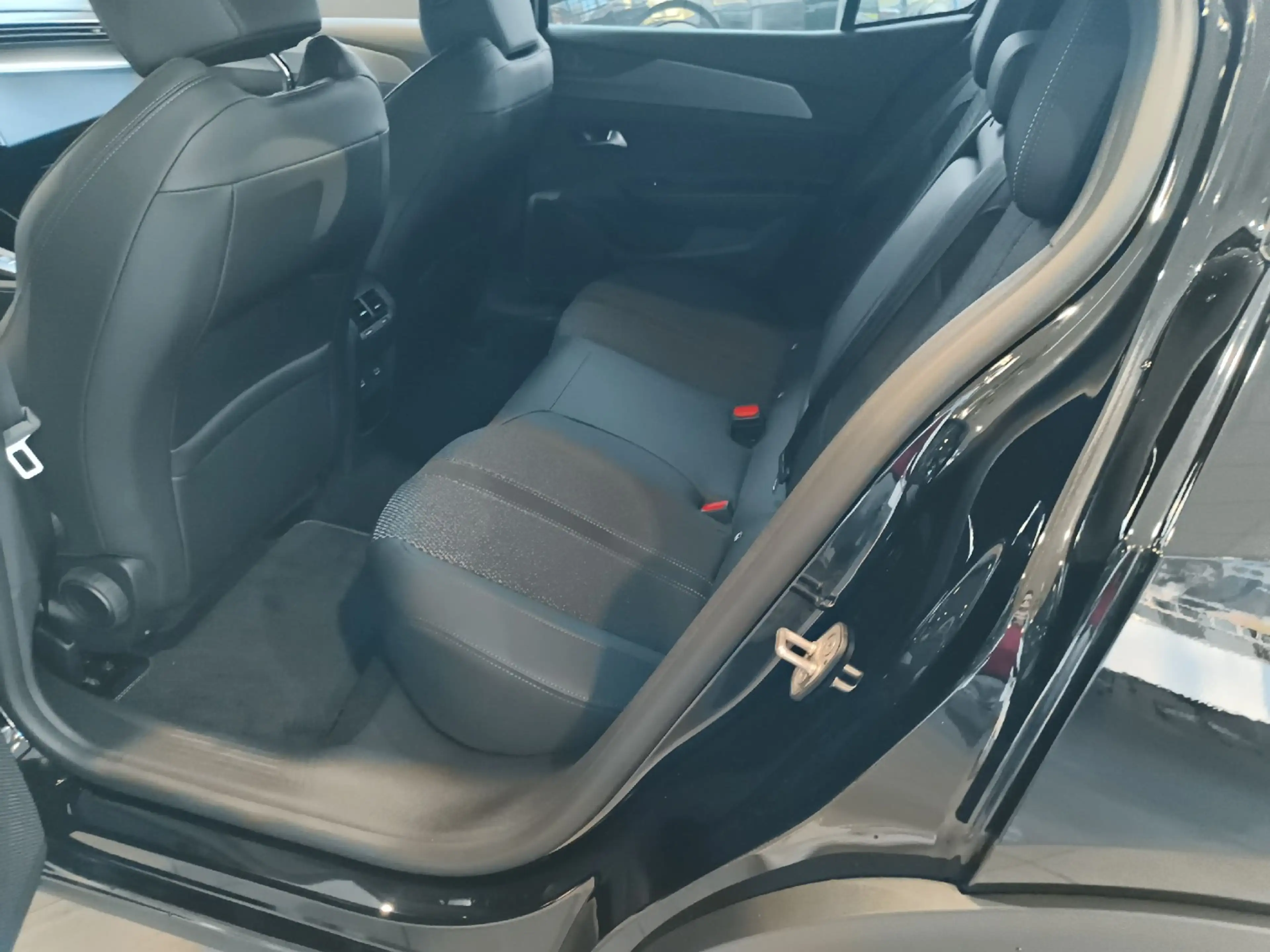 Peugeot 408 Plug-In Hybrid 225 ***AKTIONSPREIS*** — photo 15