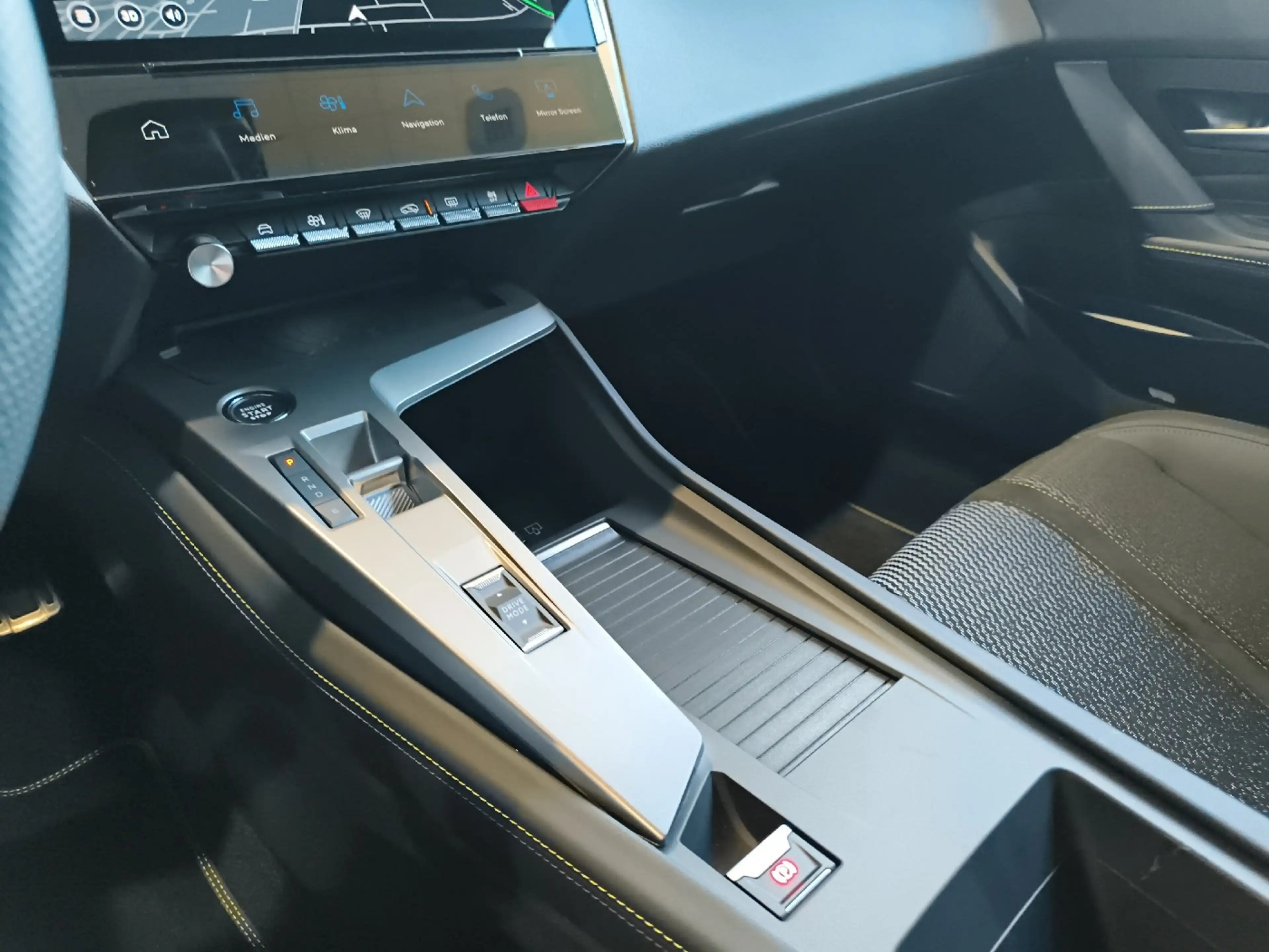 Peugeot 408 Plug-In Hybrid 225 ***AKTIONSPREIS*** — photo 11