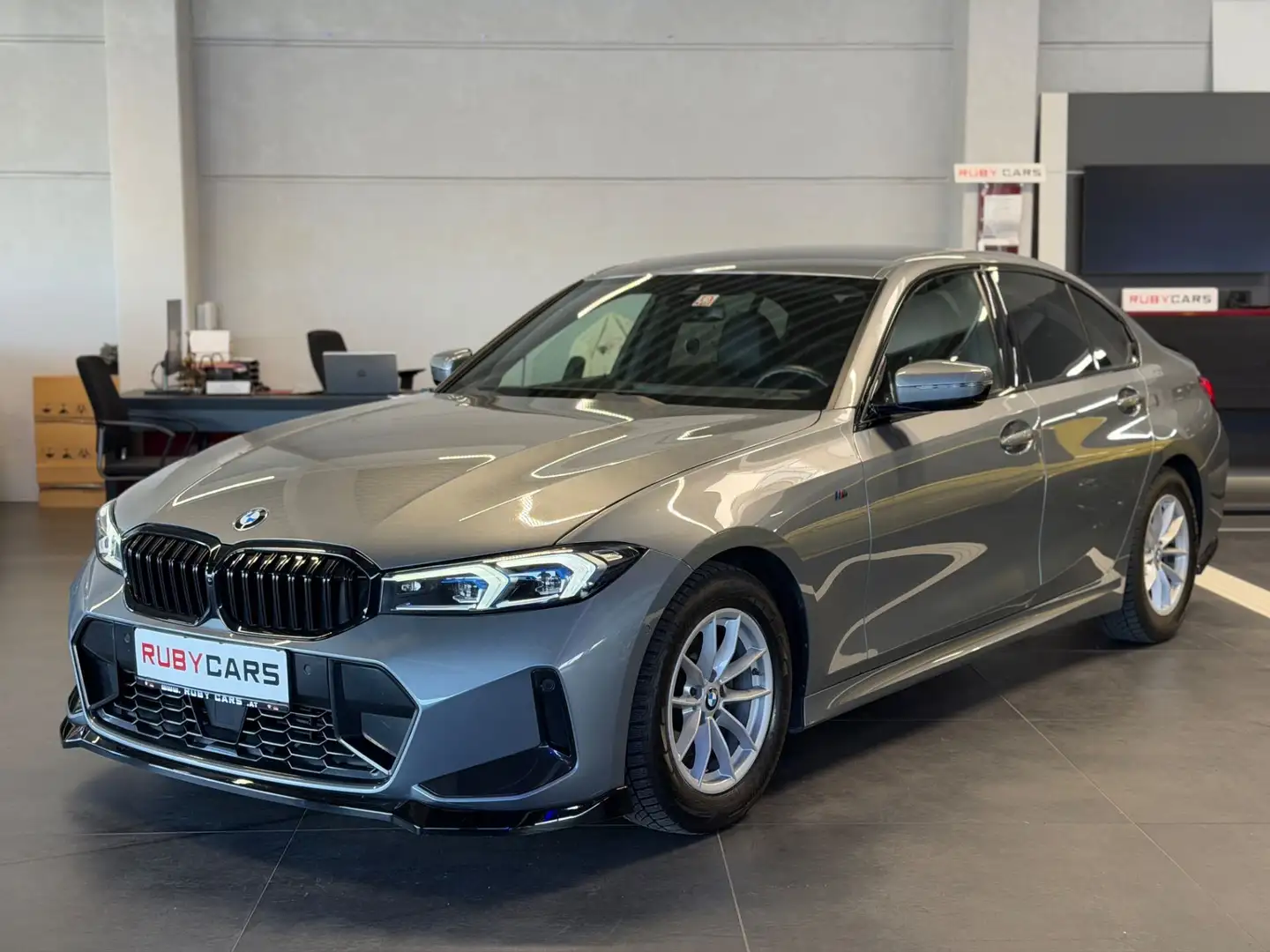 BMW 320 d 48 V Aut. M Sport Werksgarantie 8/2028 Silber - 1