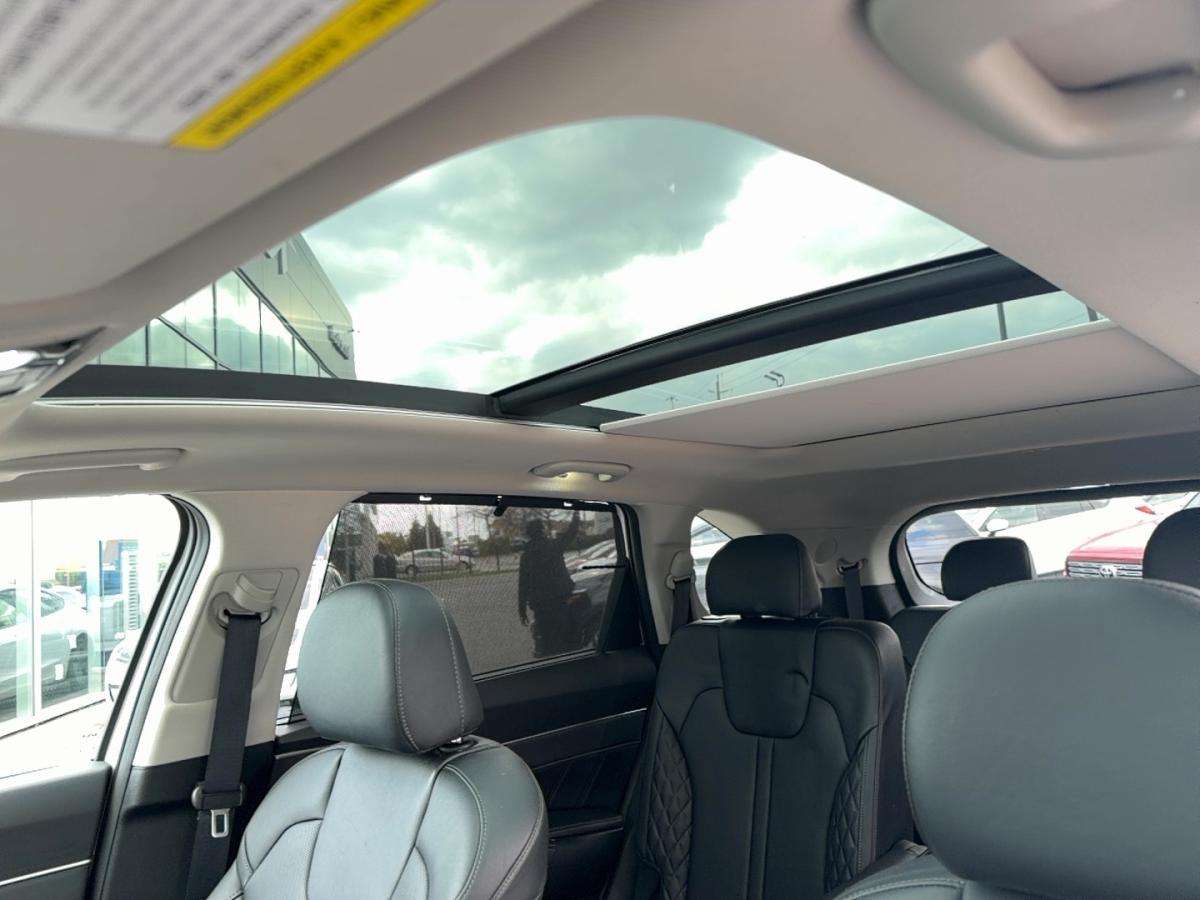 used 2023 Kia Sorento car, priced at $35,999