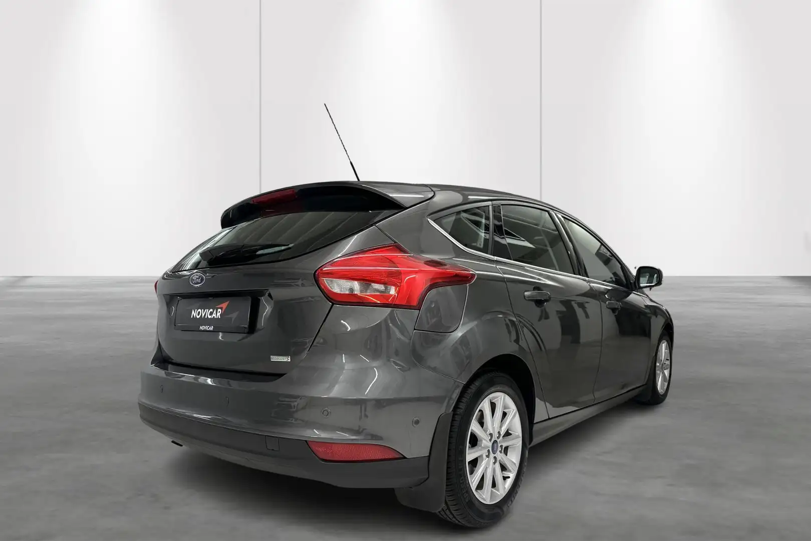 Ford Focus 1.0i EcoB. 92kW S/S Business Class Grijs - 2