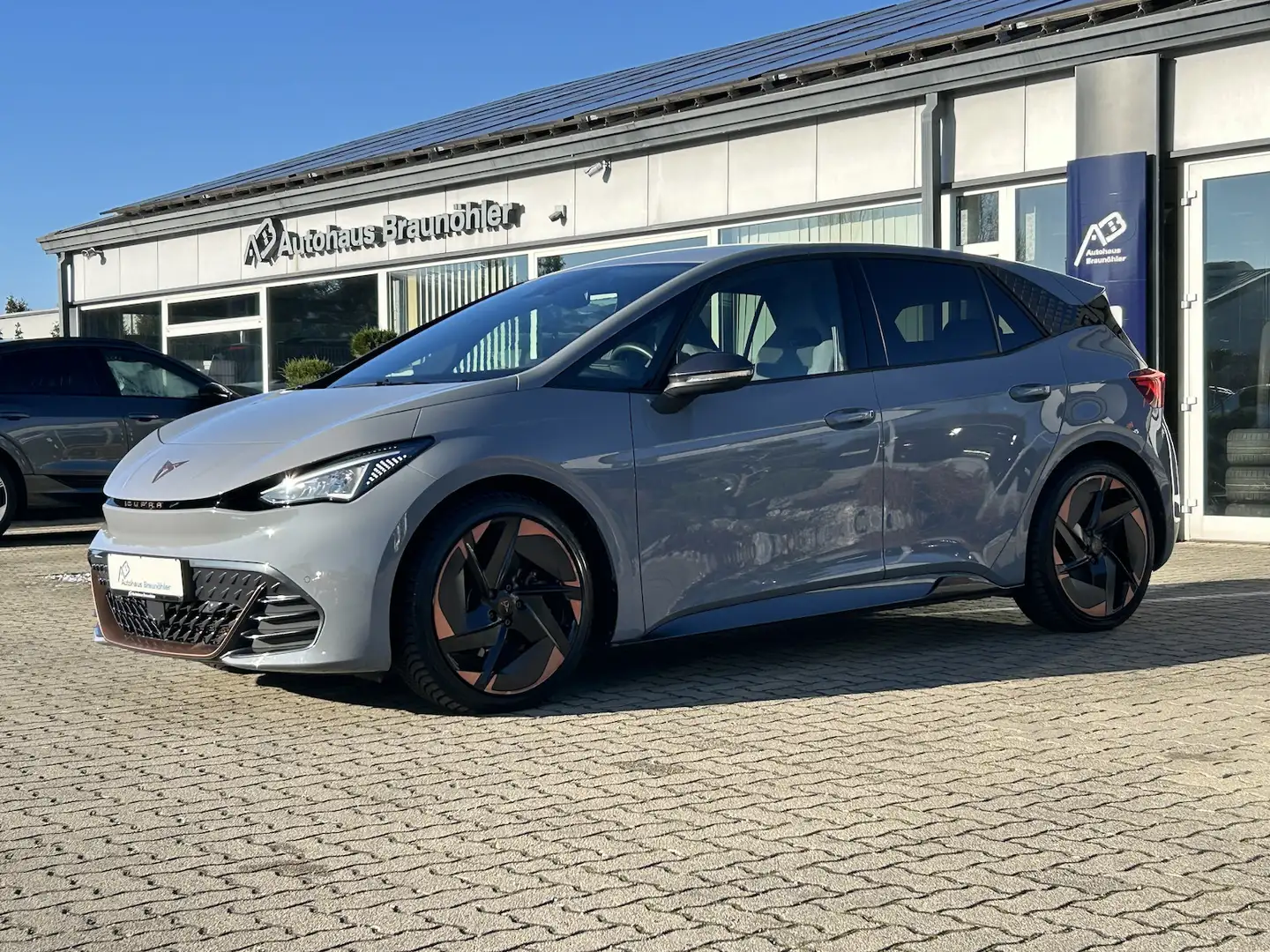 CUPRA Born 170 kW*Wärmepumpe*ACC*Kessy*82 KW Batterie* Grau - 2