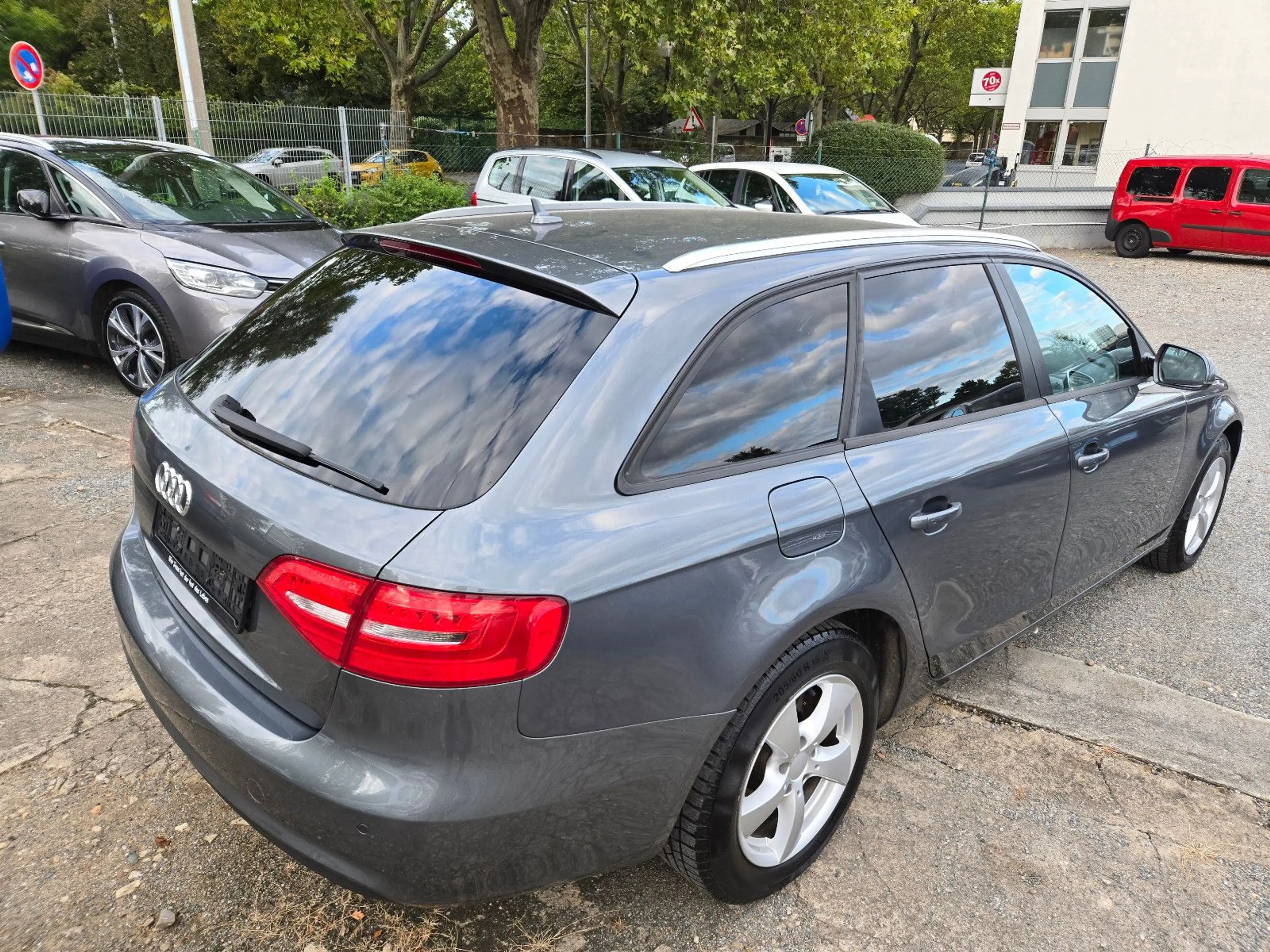 Audi A4 Avant / Automatik / Bi Xenon — photo 6