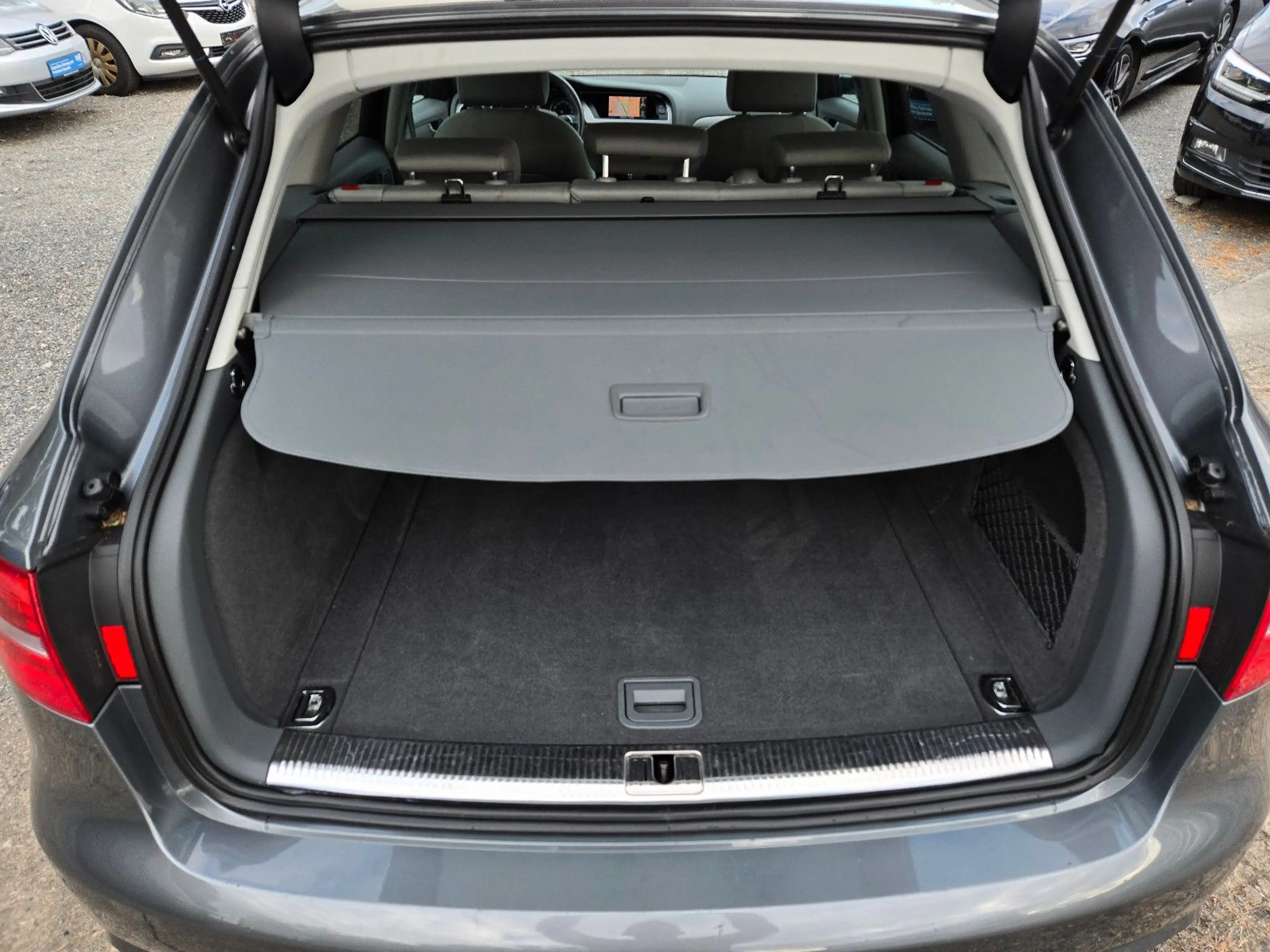 Audi A4 Avant / Automatik / Bi Xenon — photo 15
