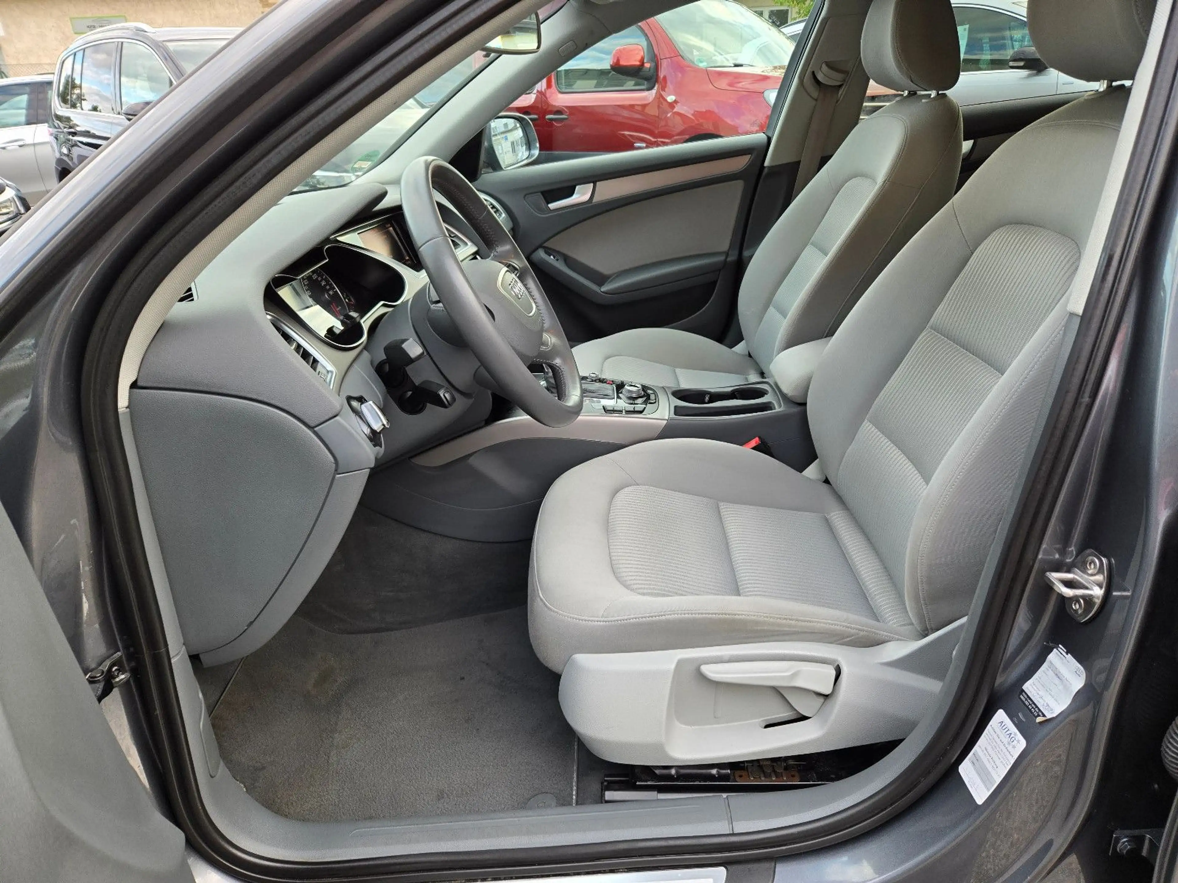Audi A4 Avant / Automatik / Bi Xenon — photo 10