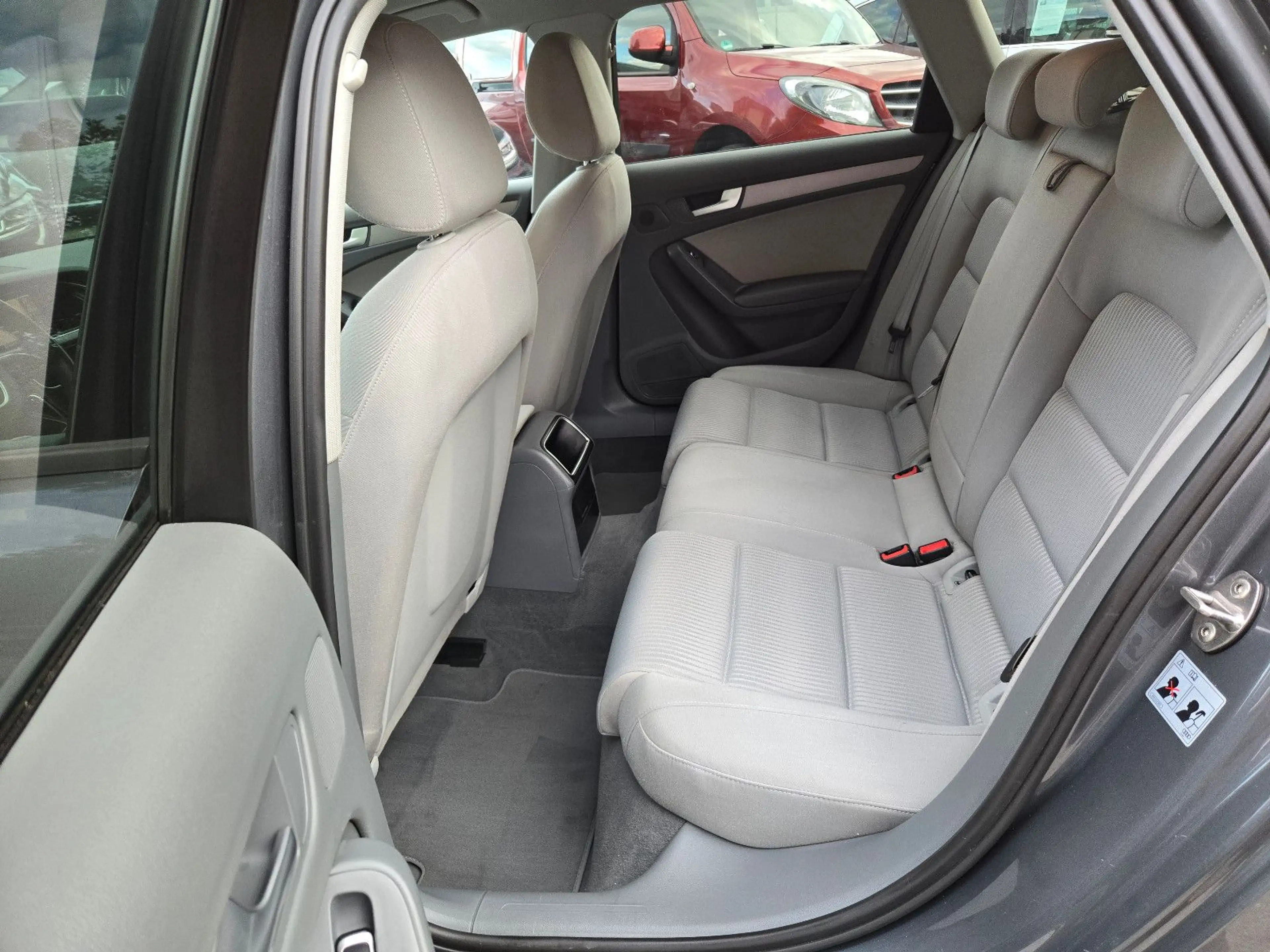 Audi A4 Avant / Automatik / Bi Xenon — photo 11
