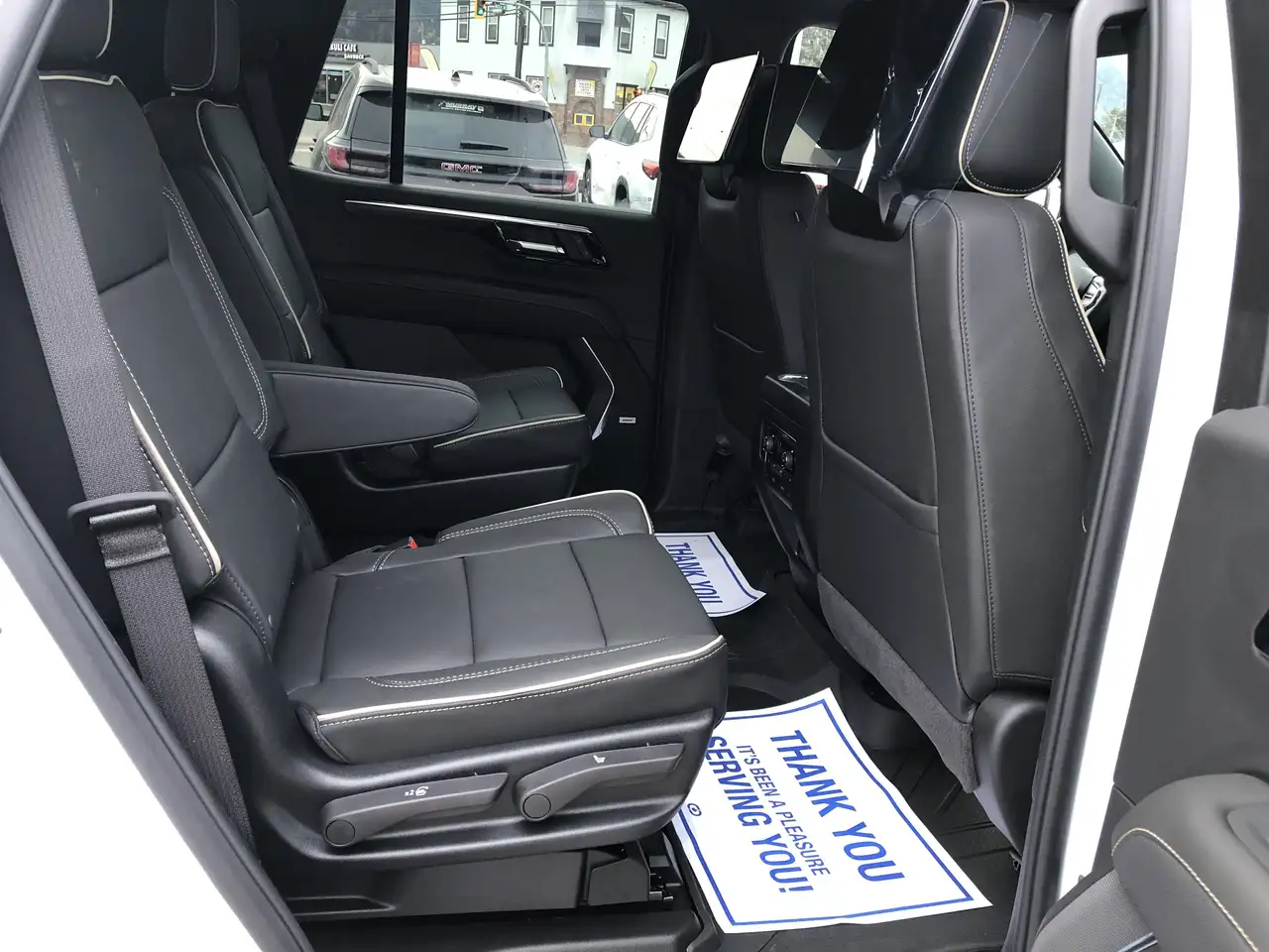 Chevrolet Tahoe снимка Chevrolet Tahoe