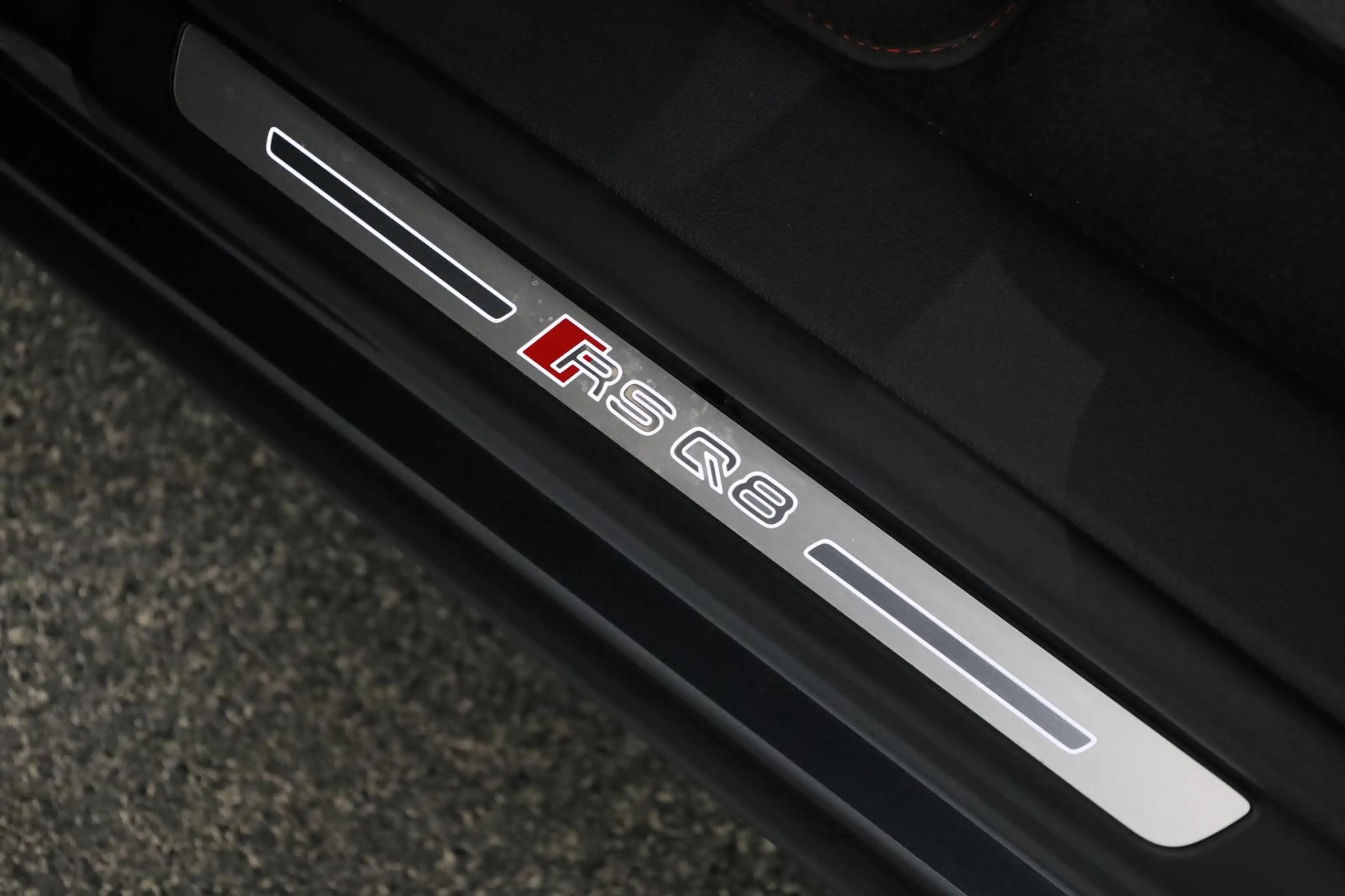 Audi RS Q8 SUV performance Laser Pano Vmax RSAbgas 23 — photo 11