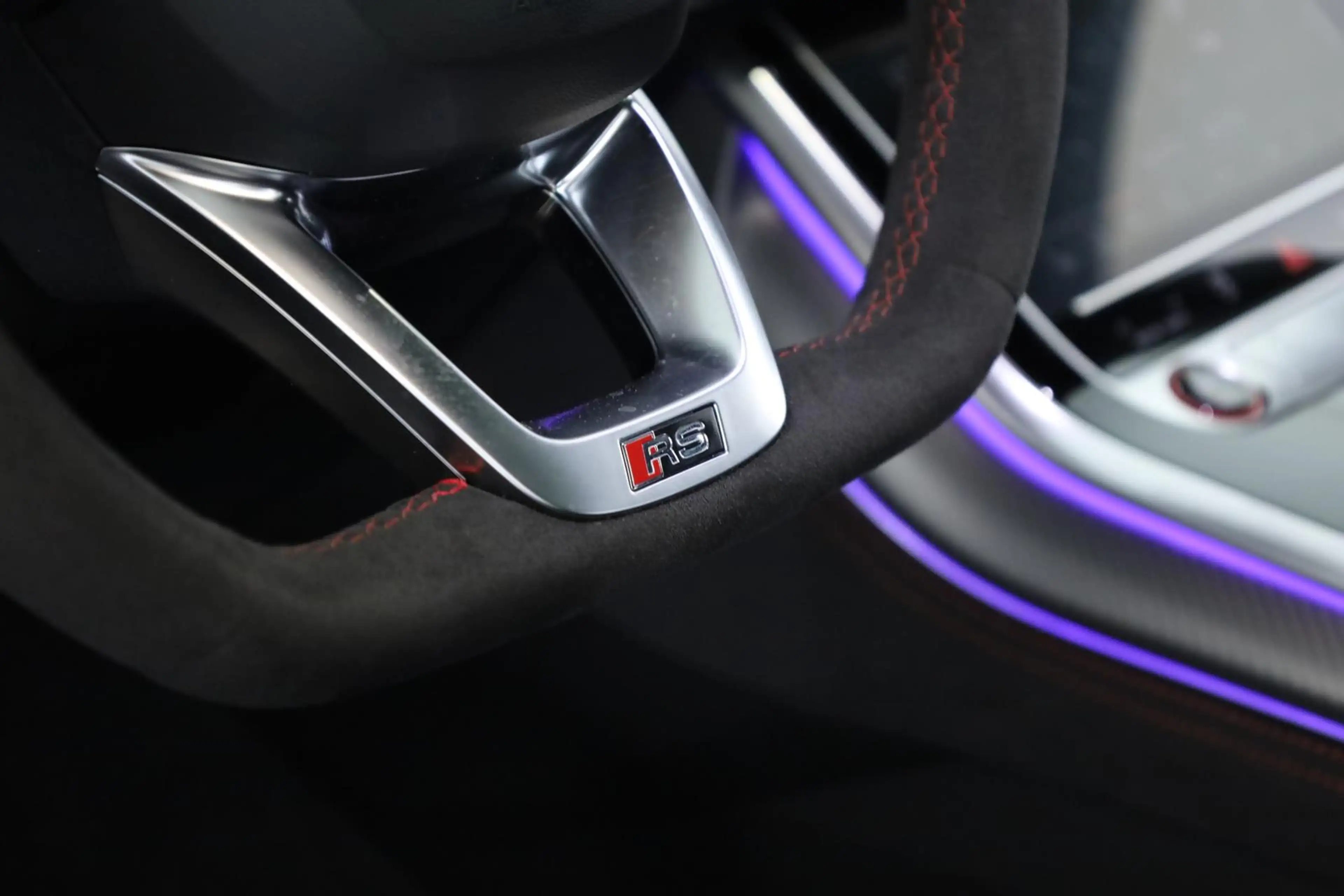 Audi RS Q8 SUV performance Laser Pano Vmax RSAbgas 23 — photo 9
